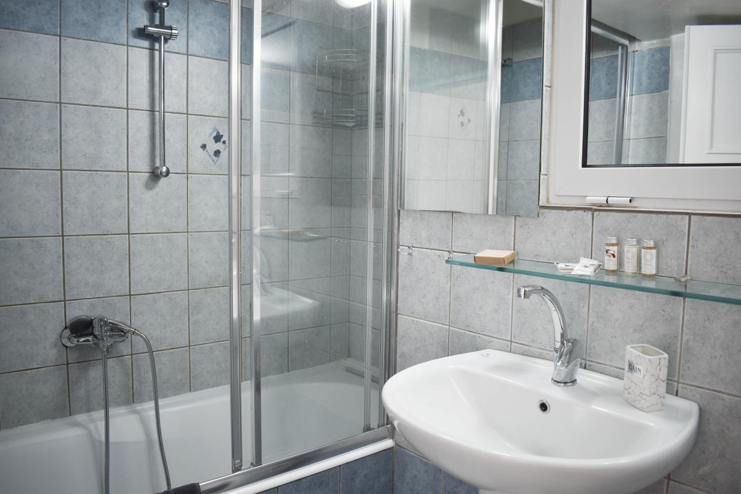 OLIVER SUITES