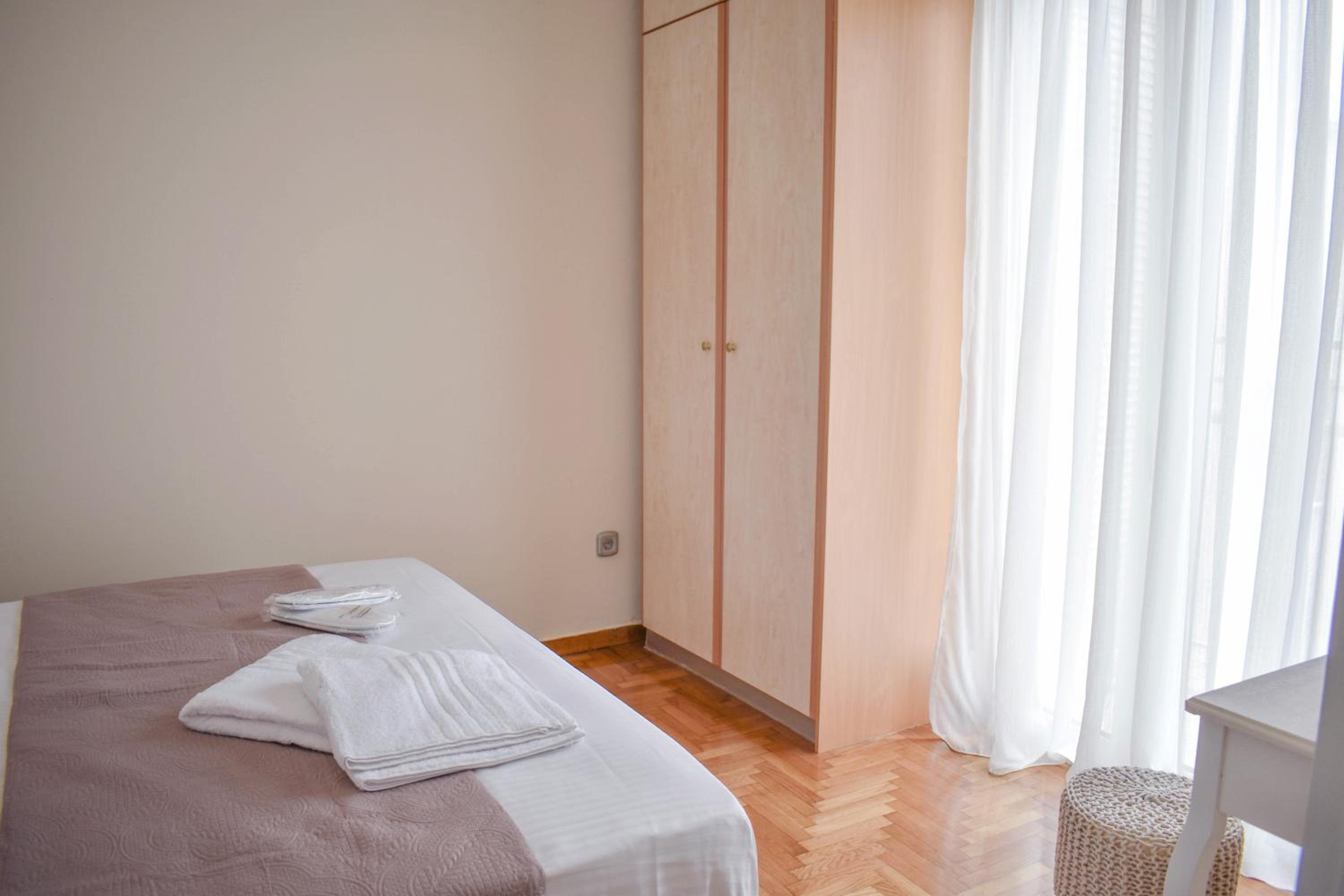 OLIVER SUITES