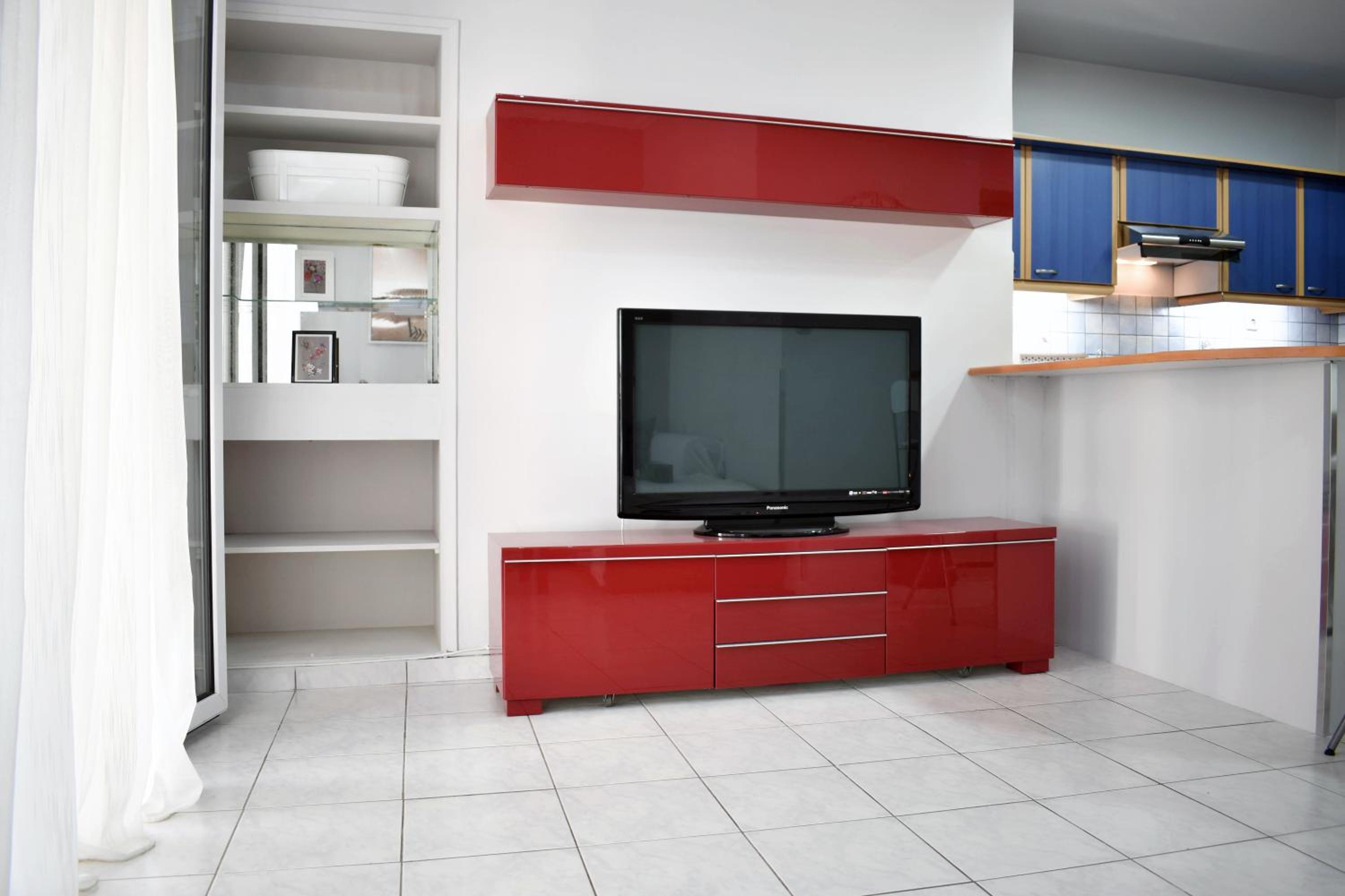 OLIVER SUITES