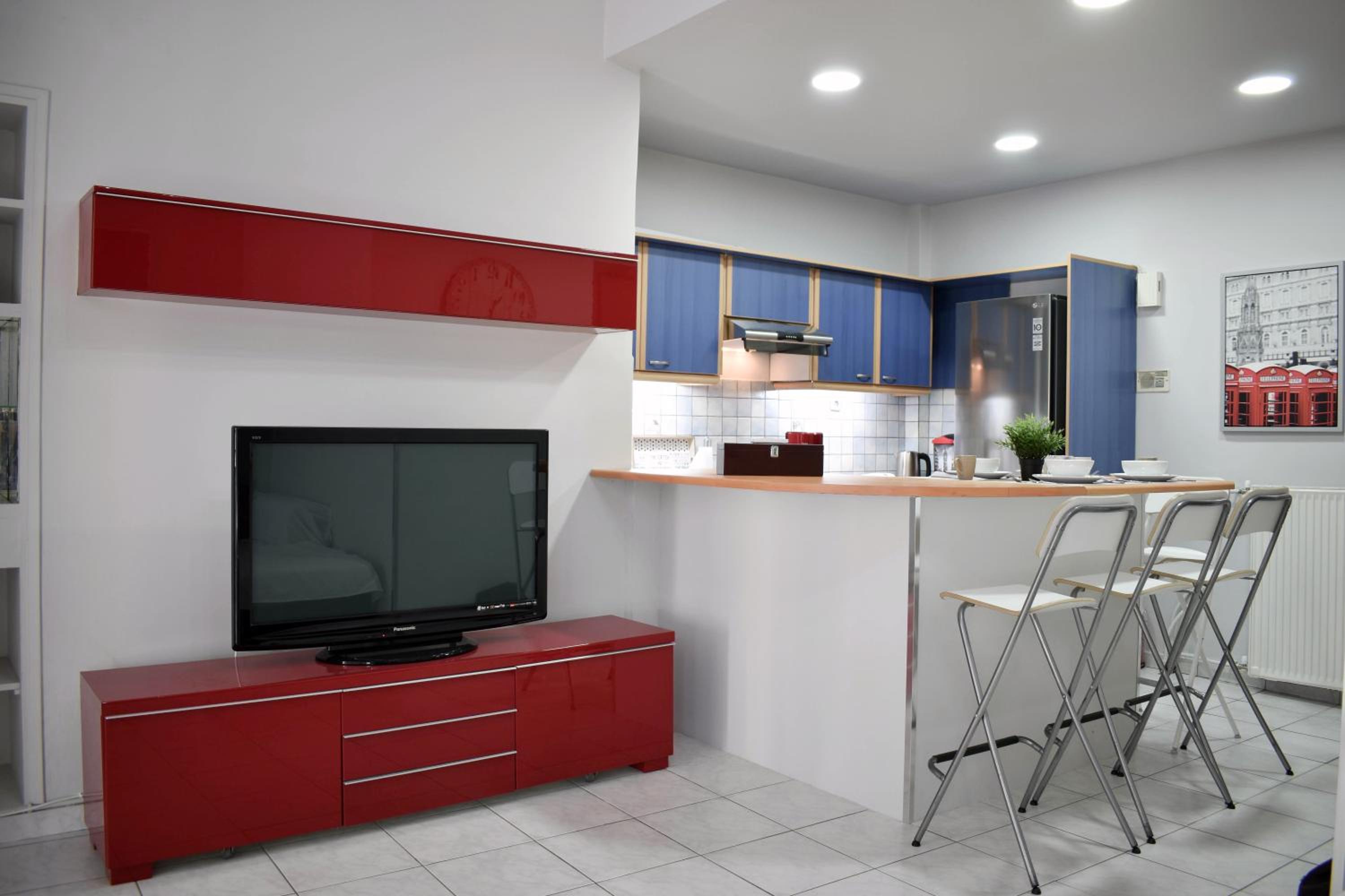 OLIVER SUITES