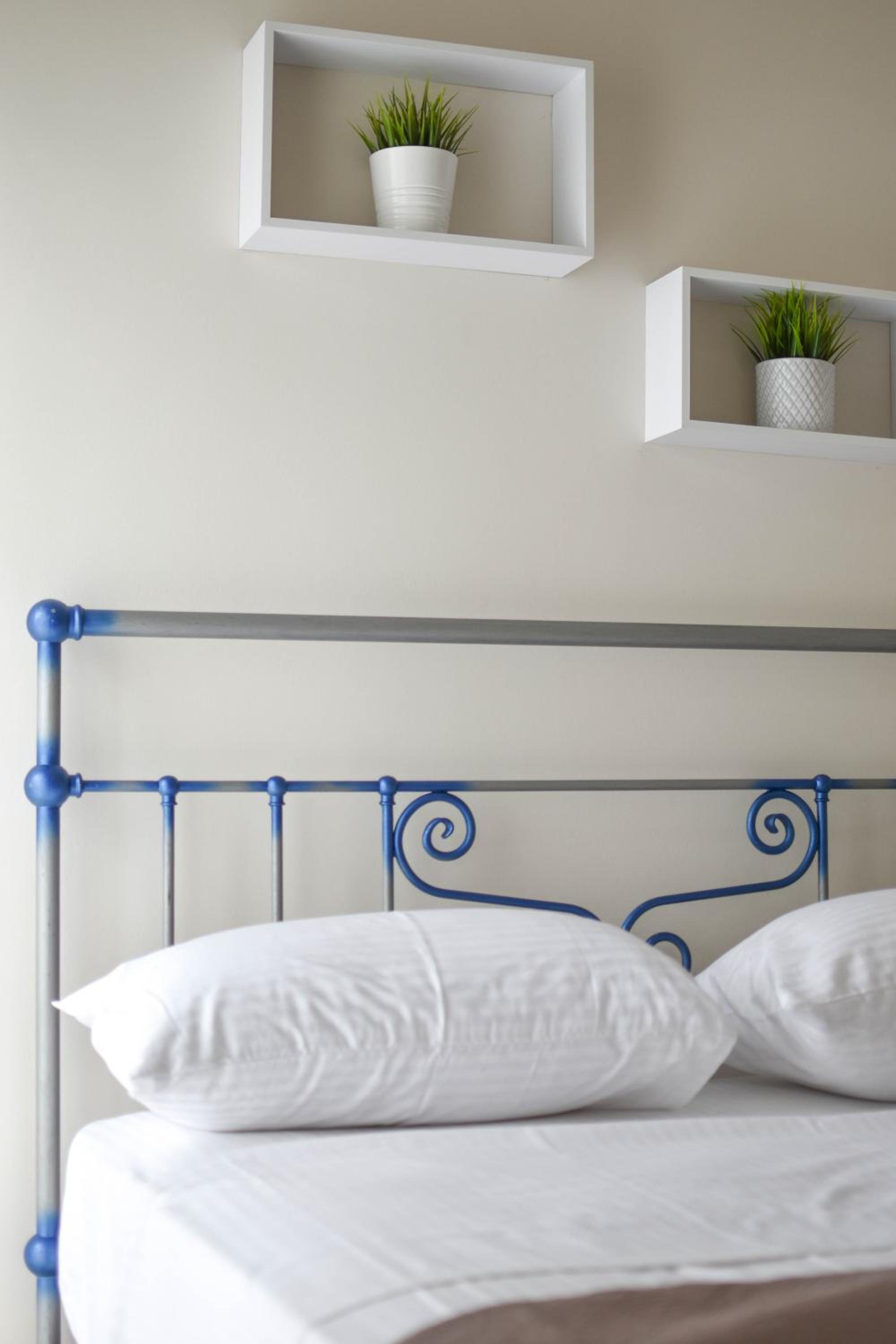 OLIVER SUITES
