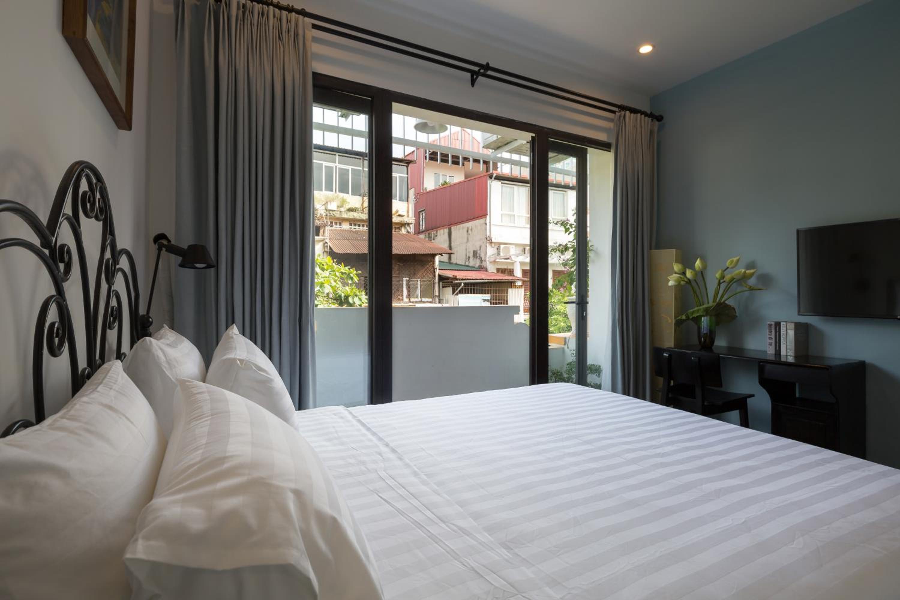Centraltique Downtown - Bespoke Colonial House Near Hoan Kiem Lake