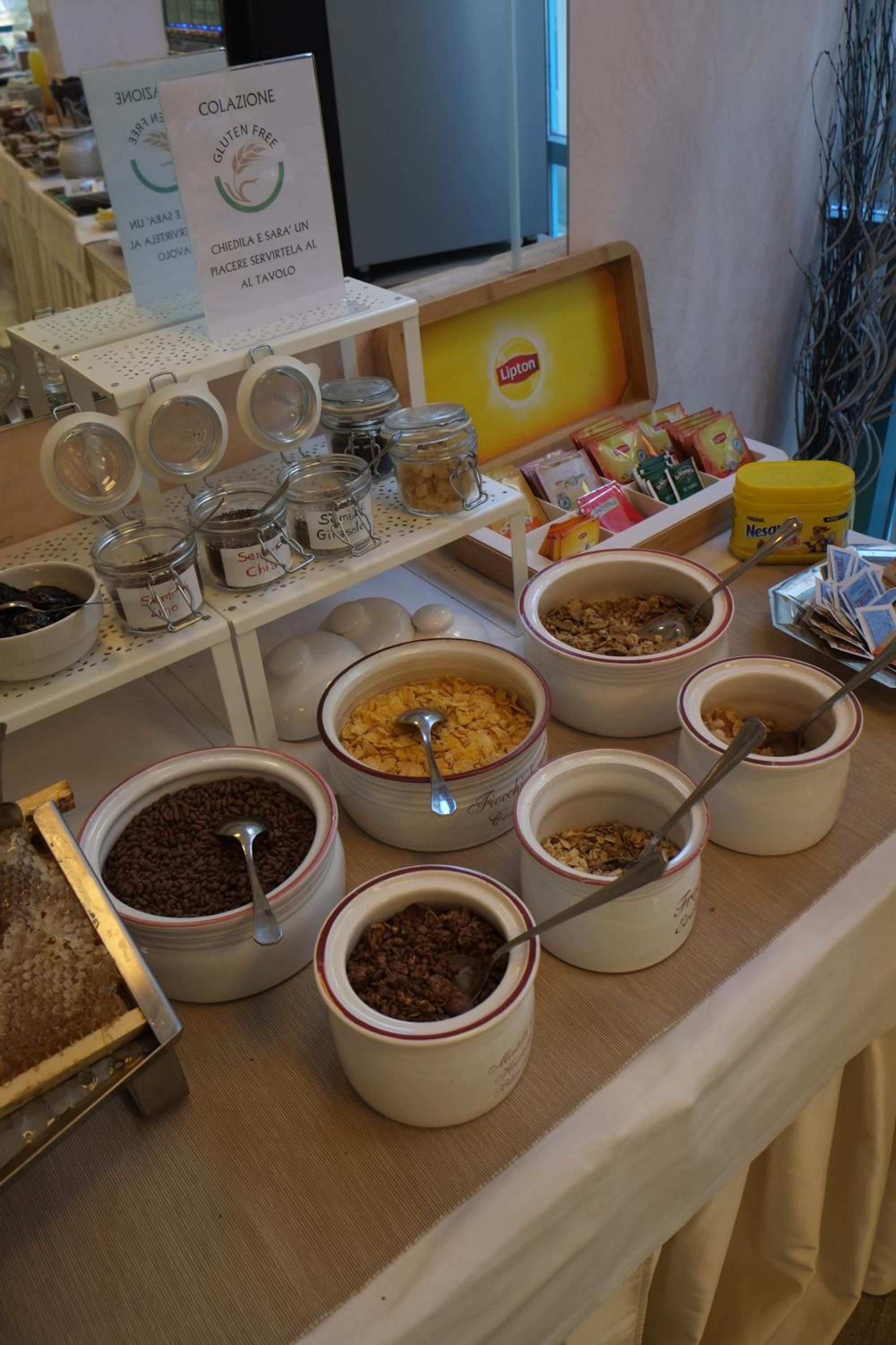 breakfast buffet