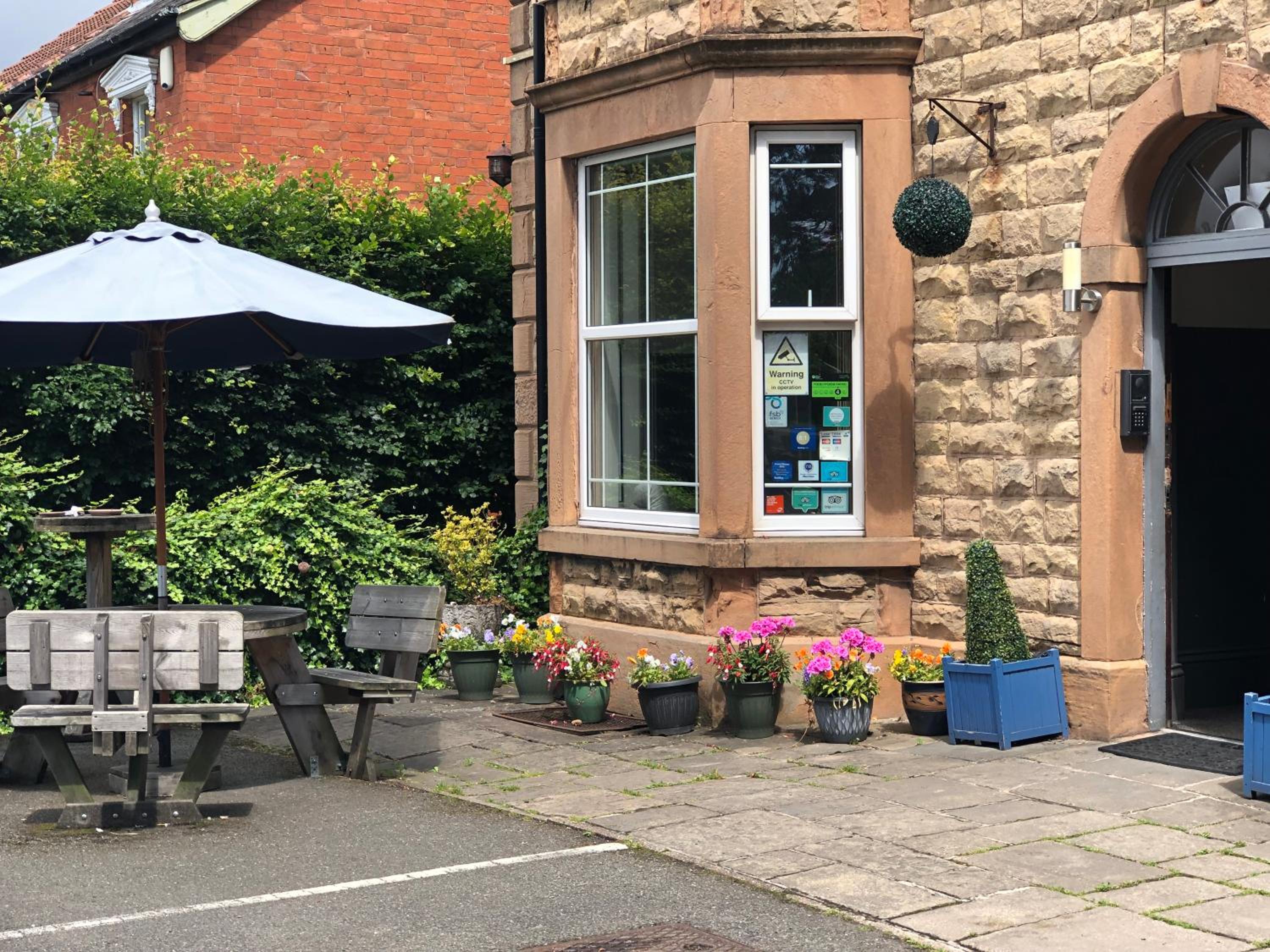 Hotel 281 Hotel & Restaurant - Image 1