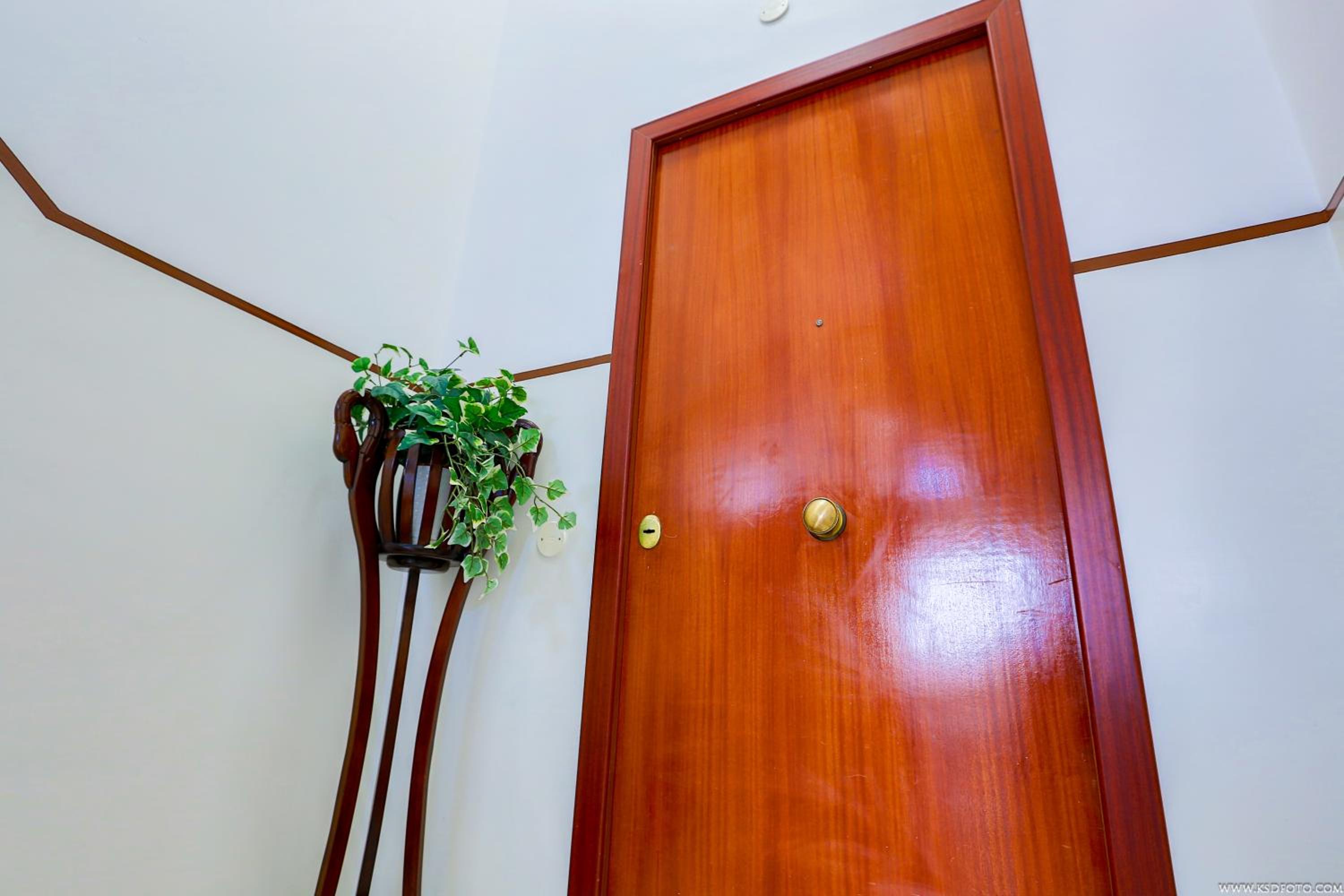 Gordon's Apartment