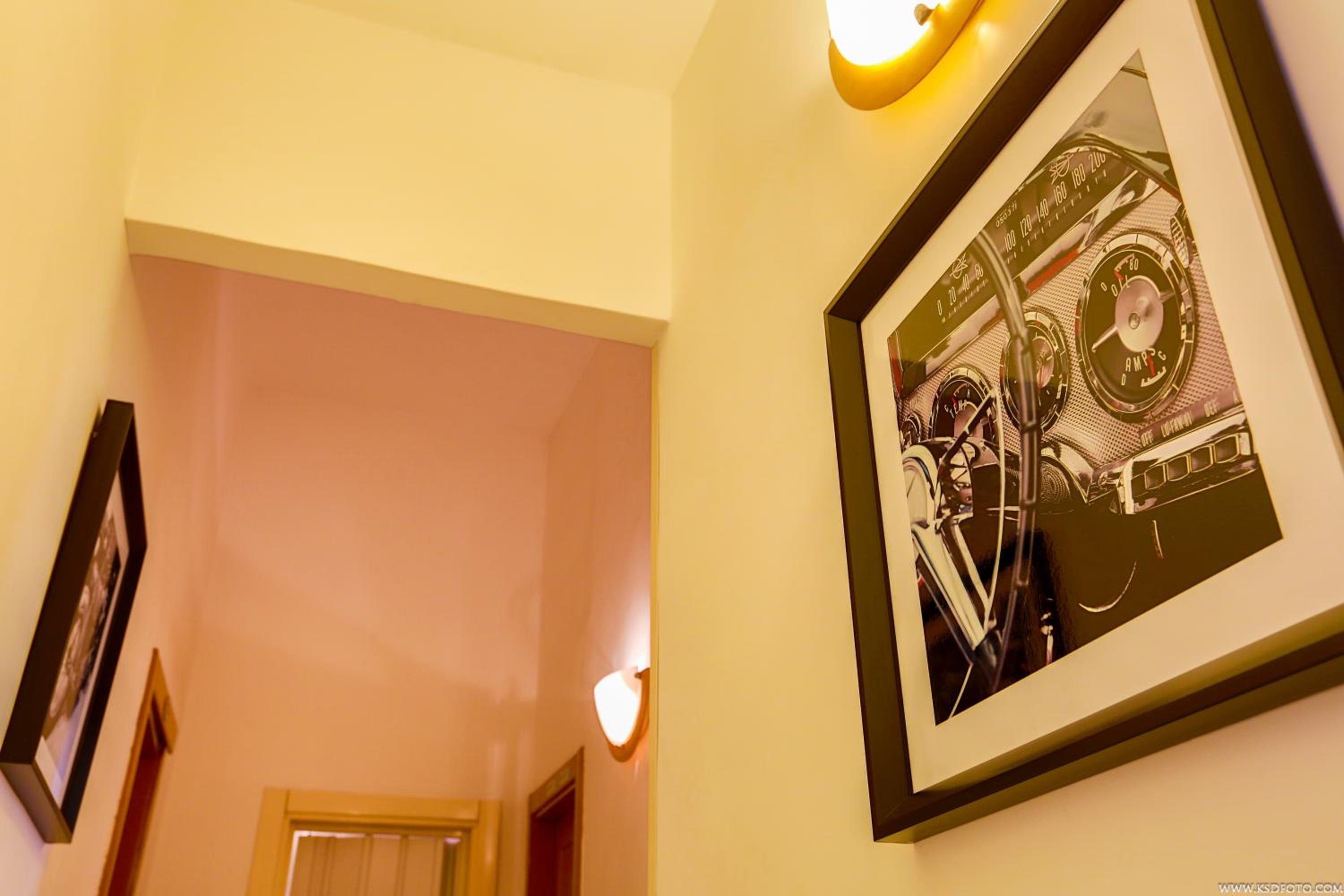 Gordon's Apartment