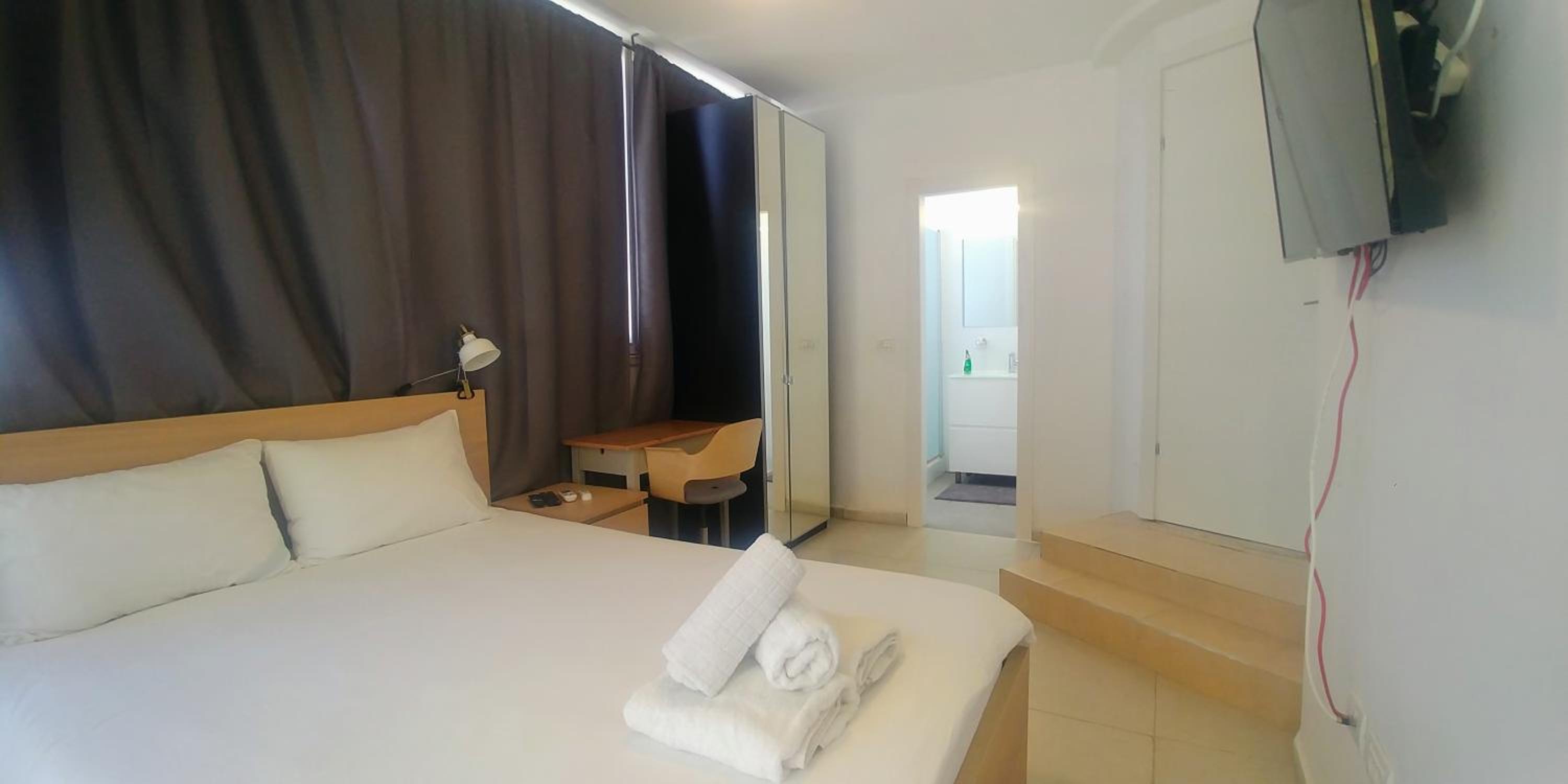 Dizengoff Penthouse Boutique Hostel view 5
