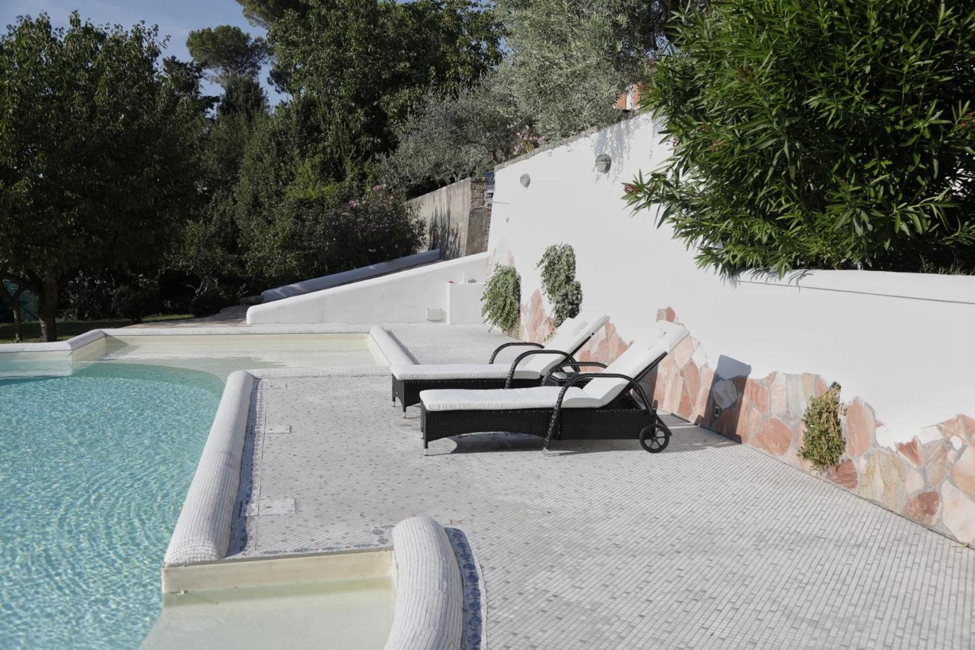 casa vacanza con piscina grande e idromassaggio jacuzzi