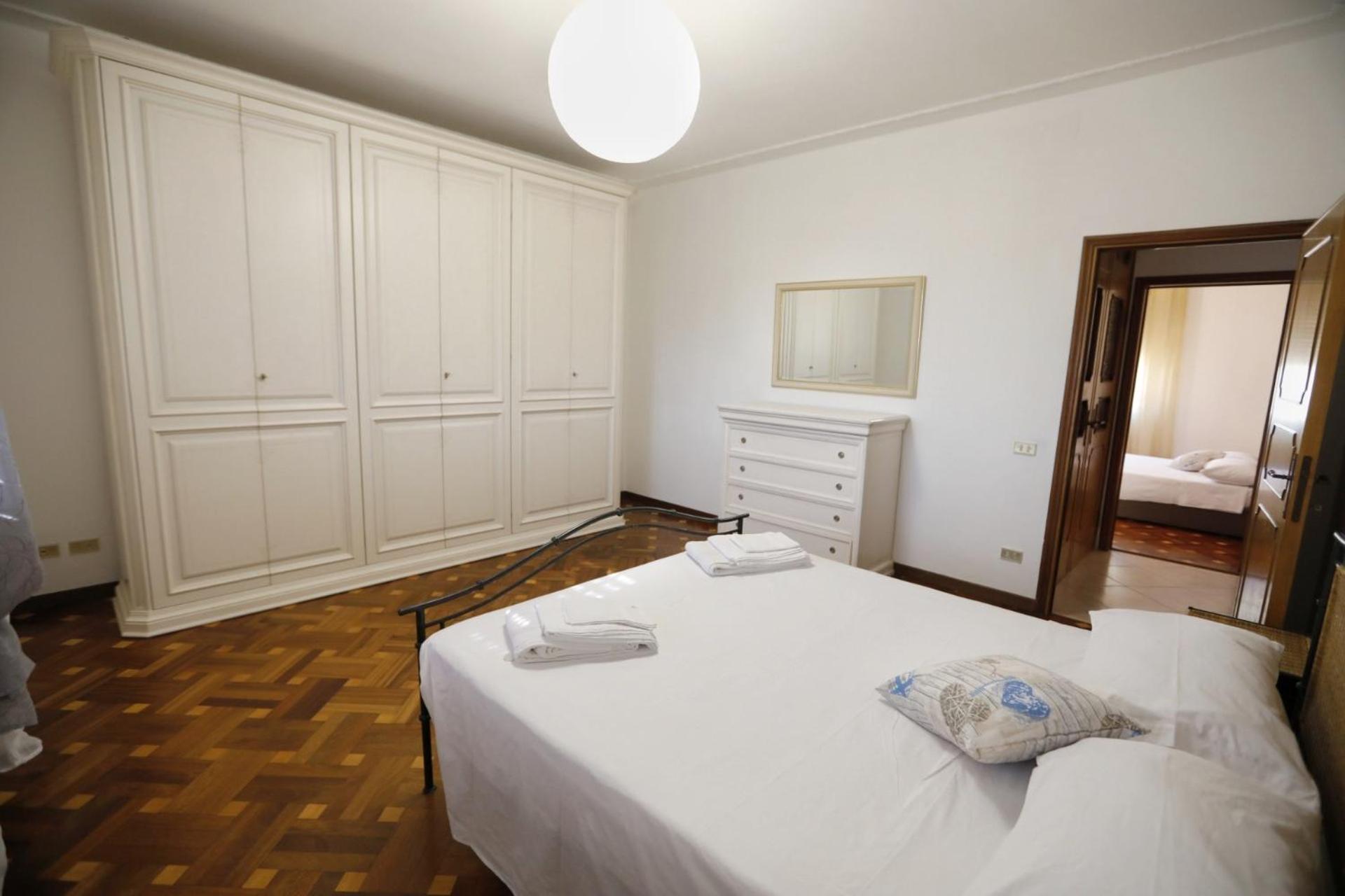 casa vacanza con piscina grande e idromassaggio jacuzzi