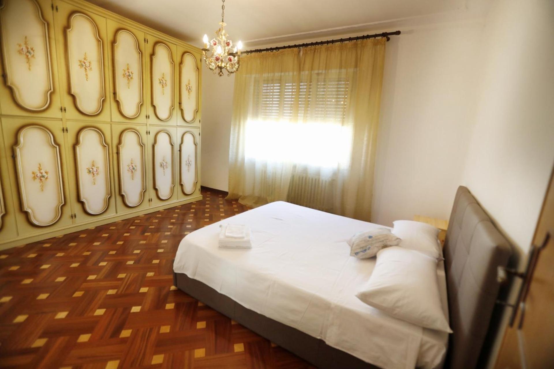 casa vacanza con piscina grande e idromassaggio jacuzzi