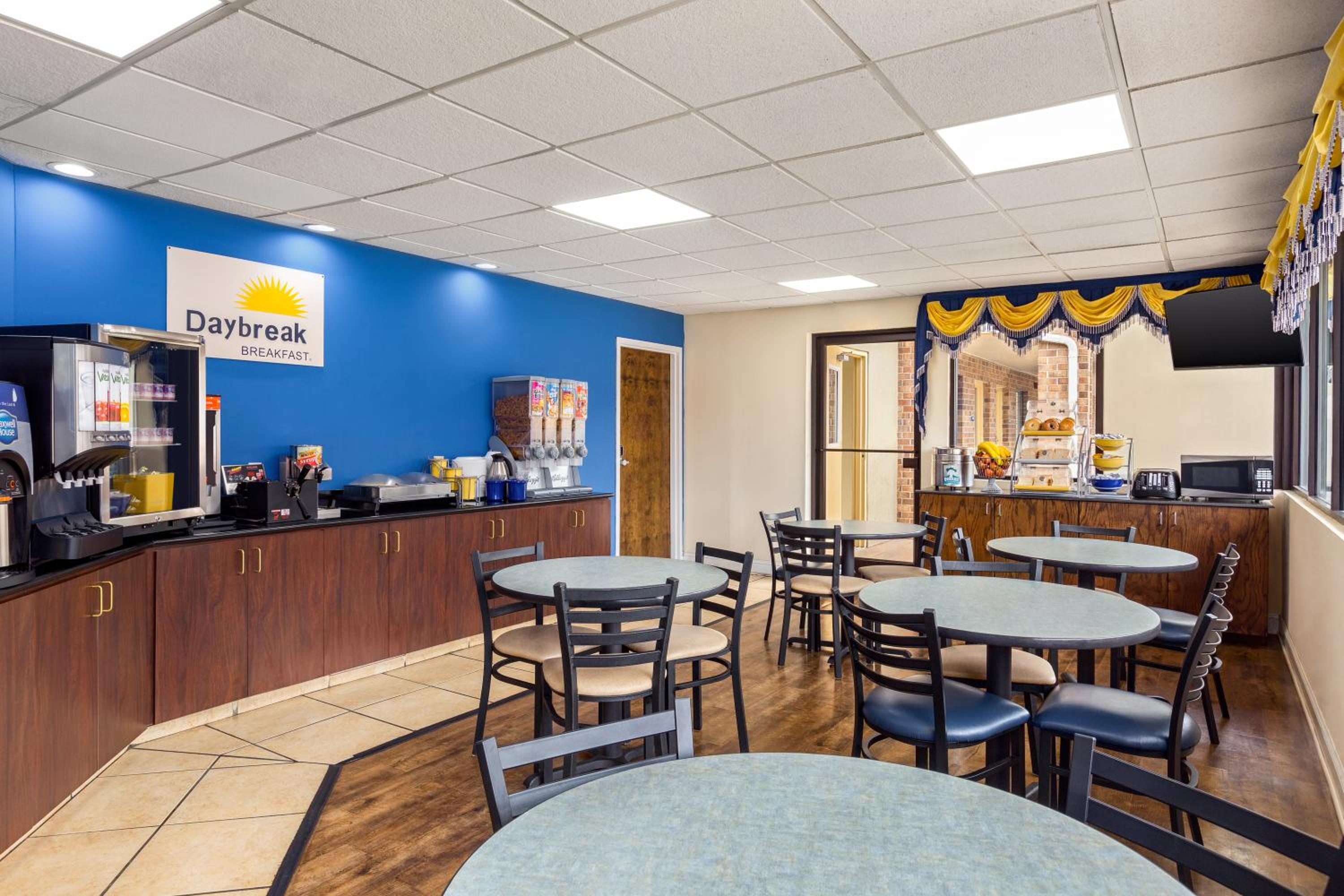 Roanoke Rapids Vacations - Days Inn by Wyndham Weldon Roanoke Rapids - Property Image 5