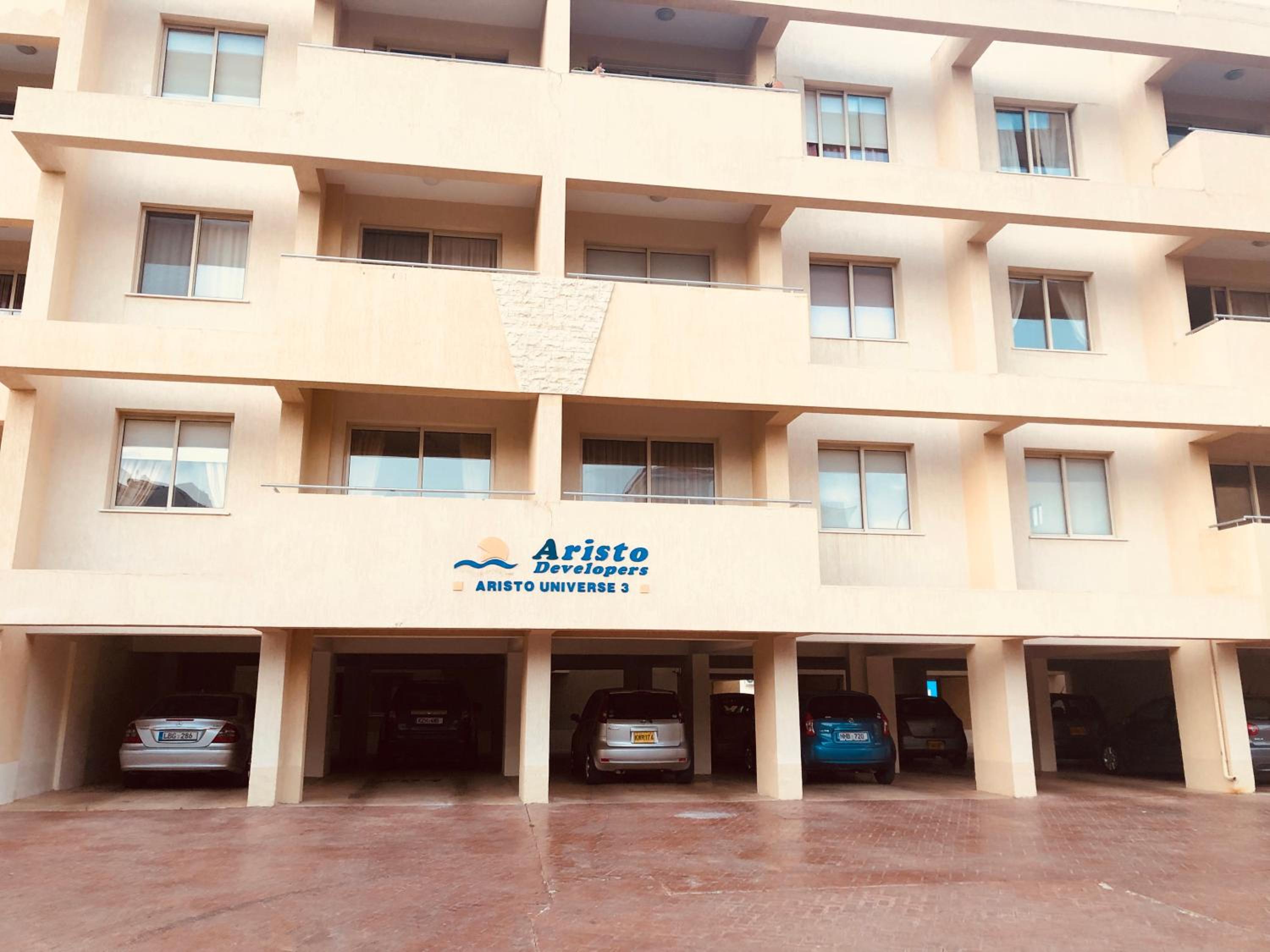 Private apartment at Aristo Universe III with pool