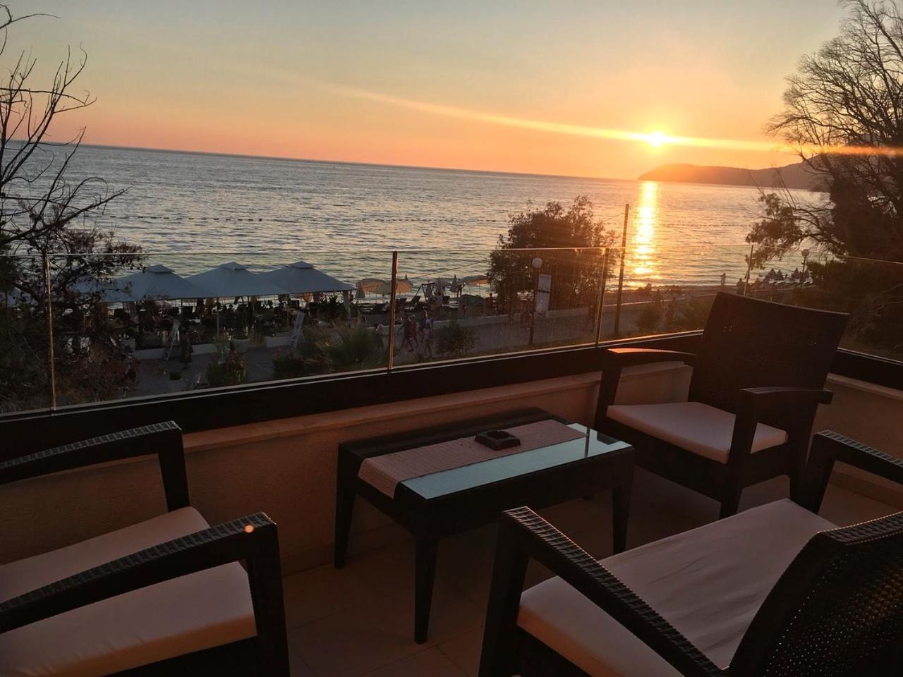 Apartments Kuce Lekovica Beach & snack bar- Bistro