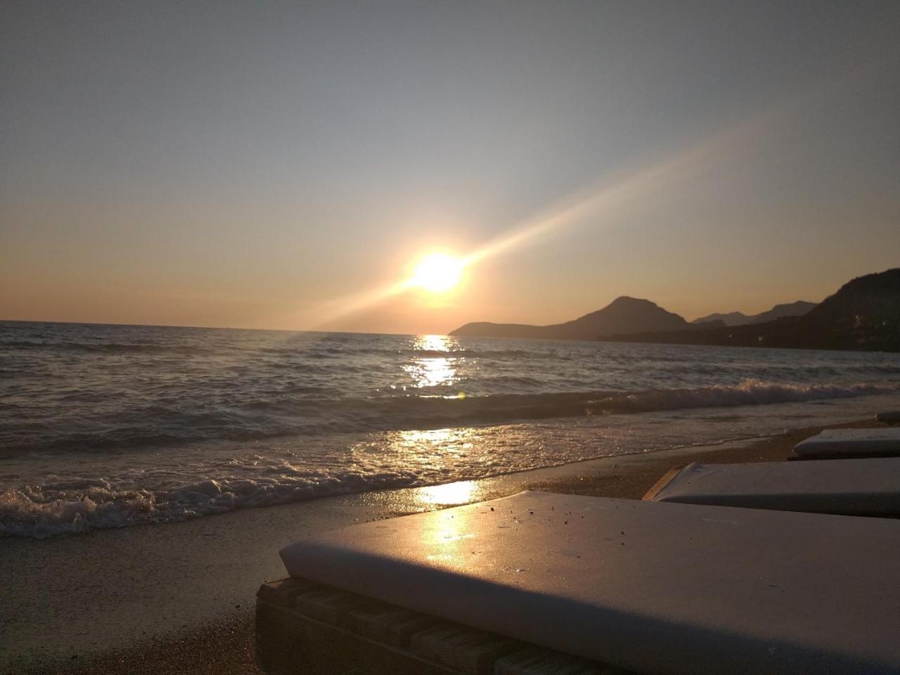 Apartments Kuce Lekovica Beach & snack bar- Bistro