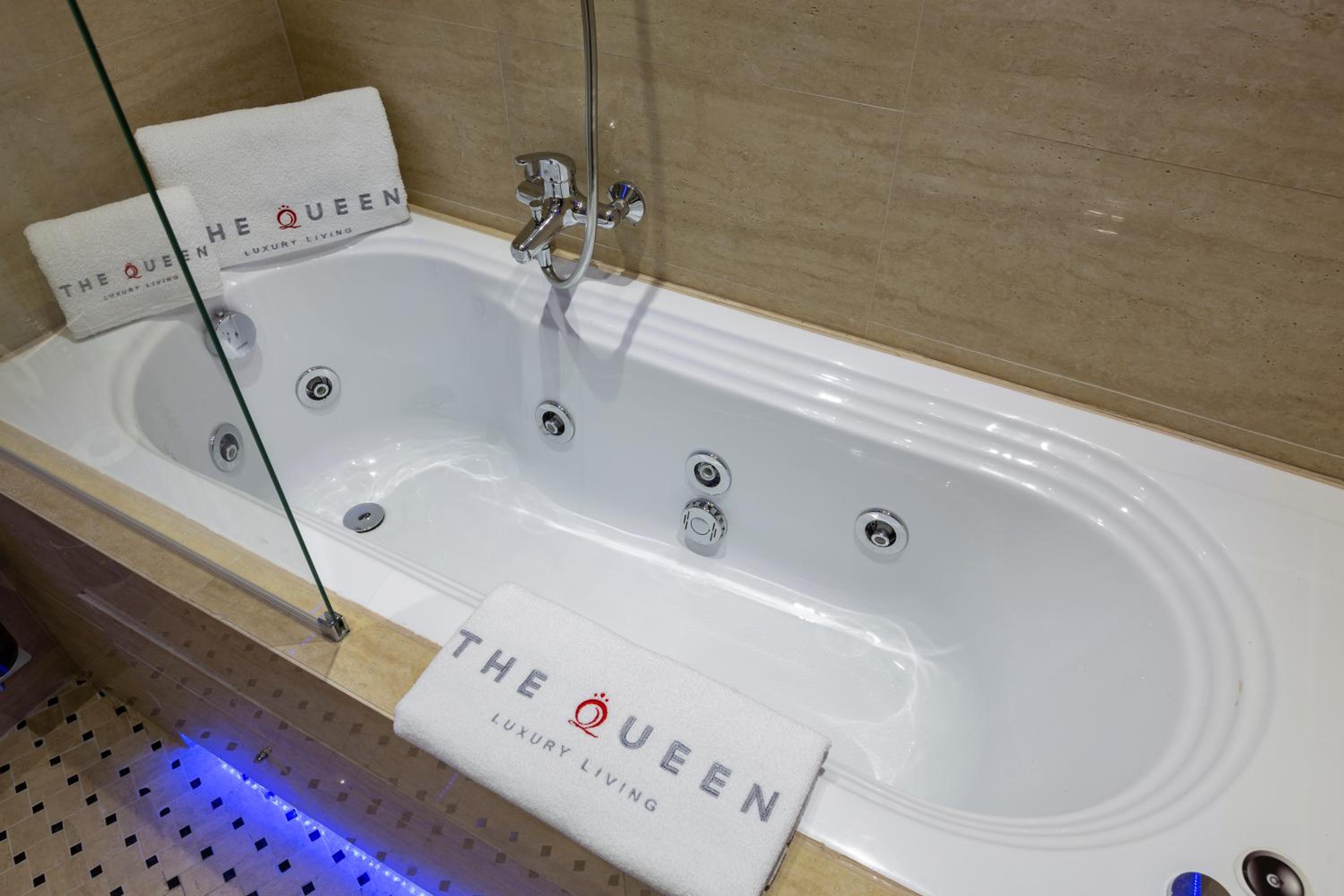 The Queen Luxury Apartments - Villa Carlotta