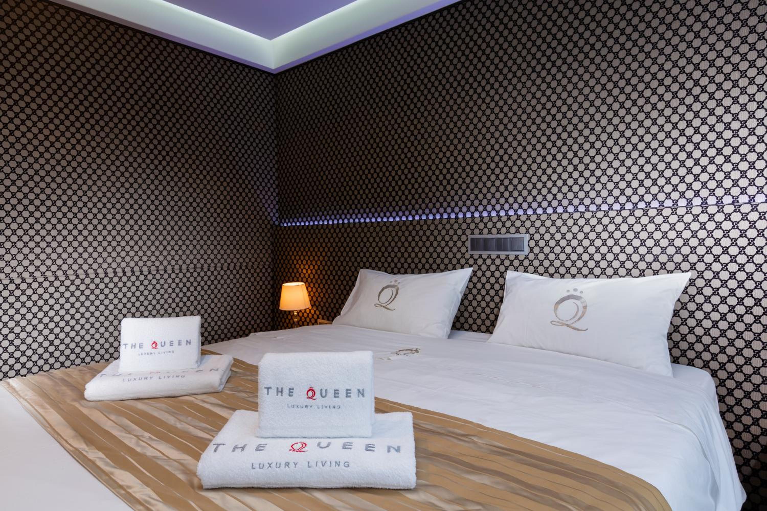 The Queen Luxury Apartments - Villa Carlotta