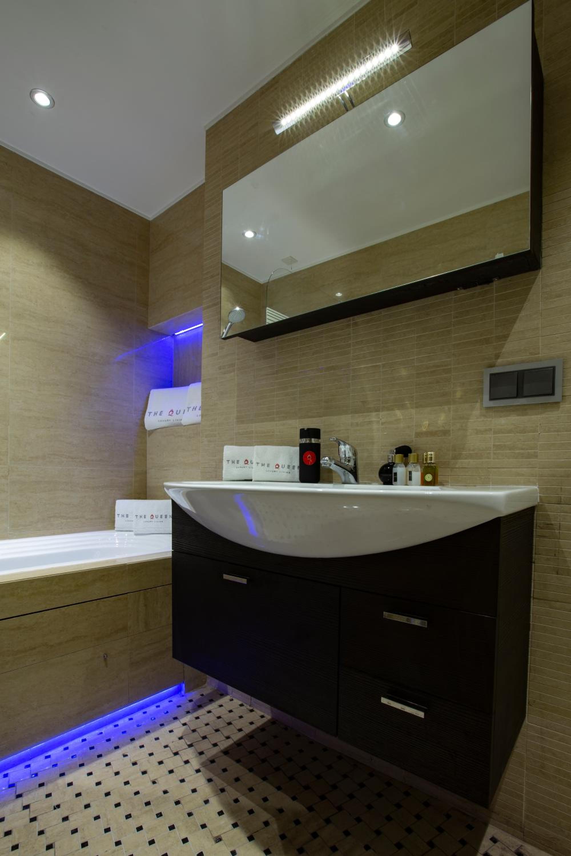 The Queen Luxury Apartments - Villa Carlotta