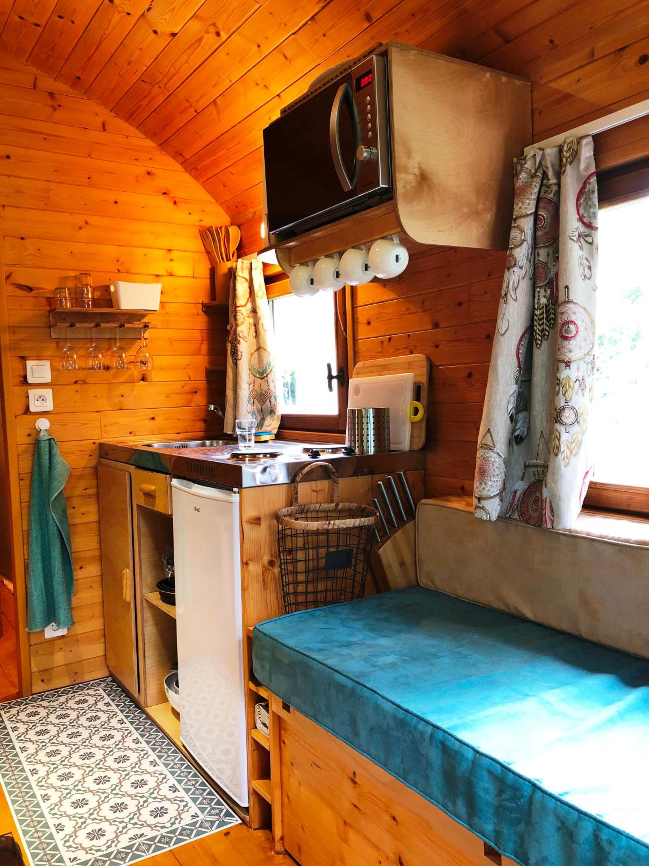 Millygite Chalet-on-wheels by the river view 4