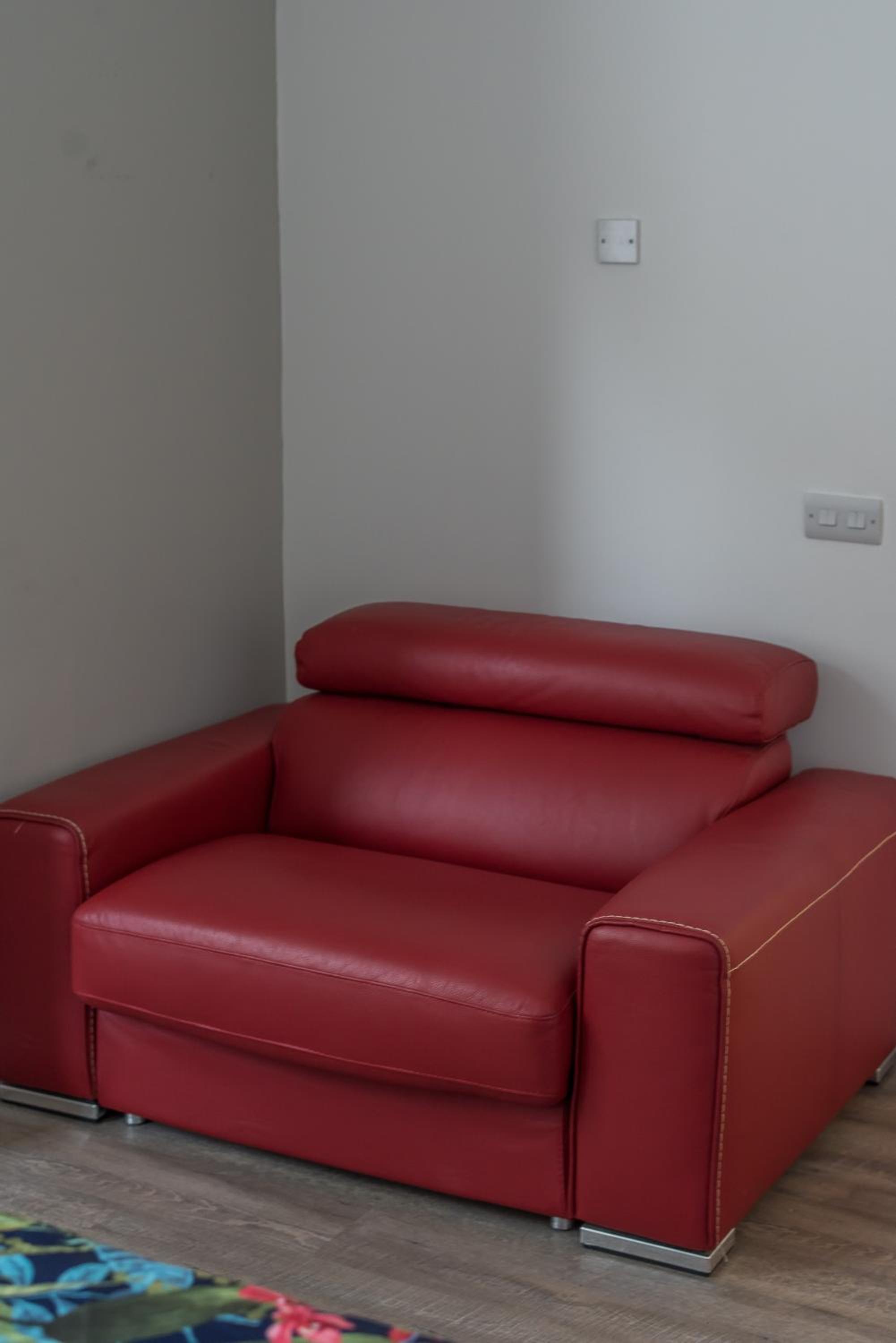 Haymarket Spacious 3 Bedroom Street Level view 2