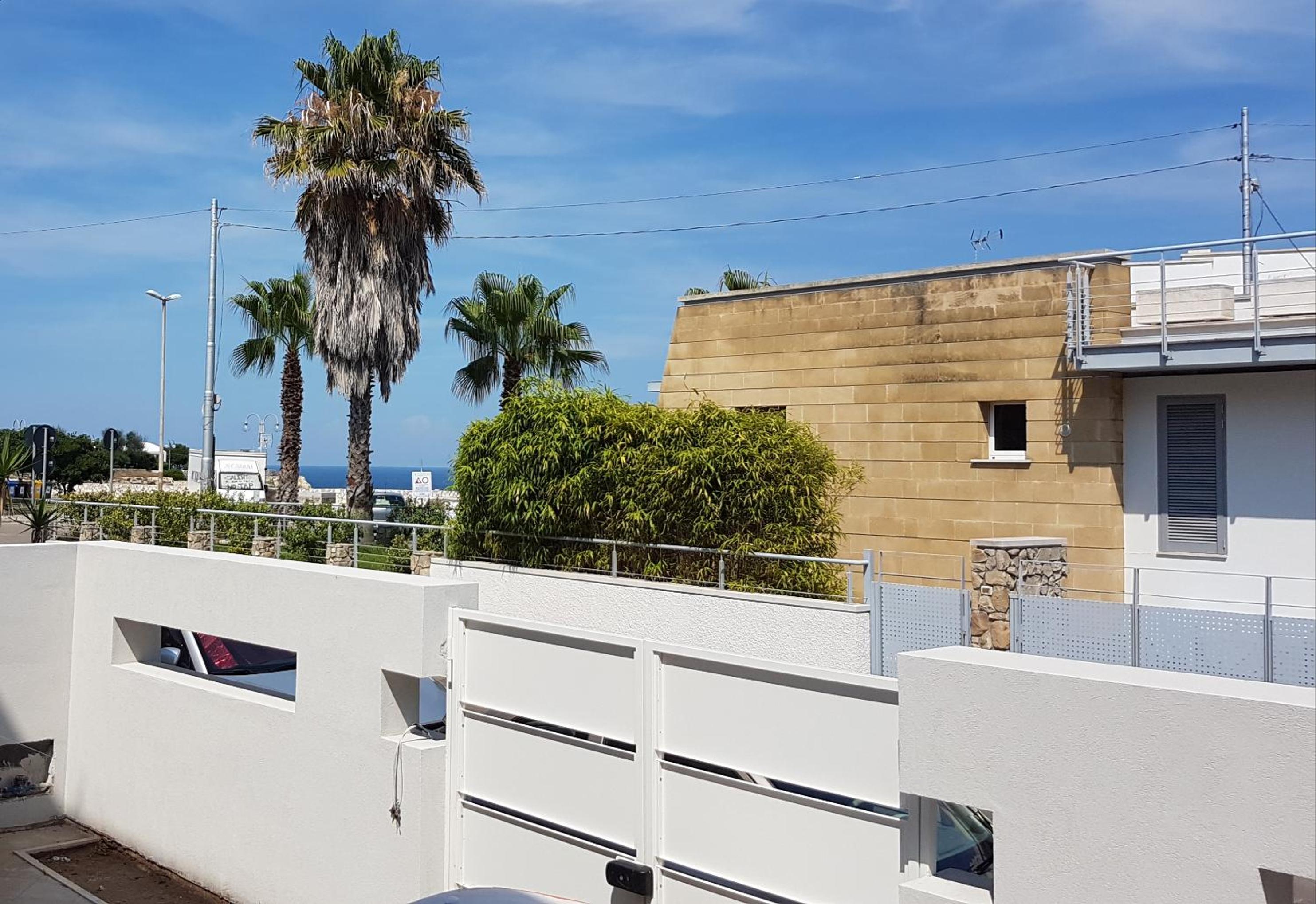 Torre dell'Orso centro - villino vista mare con ampio giardino