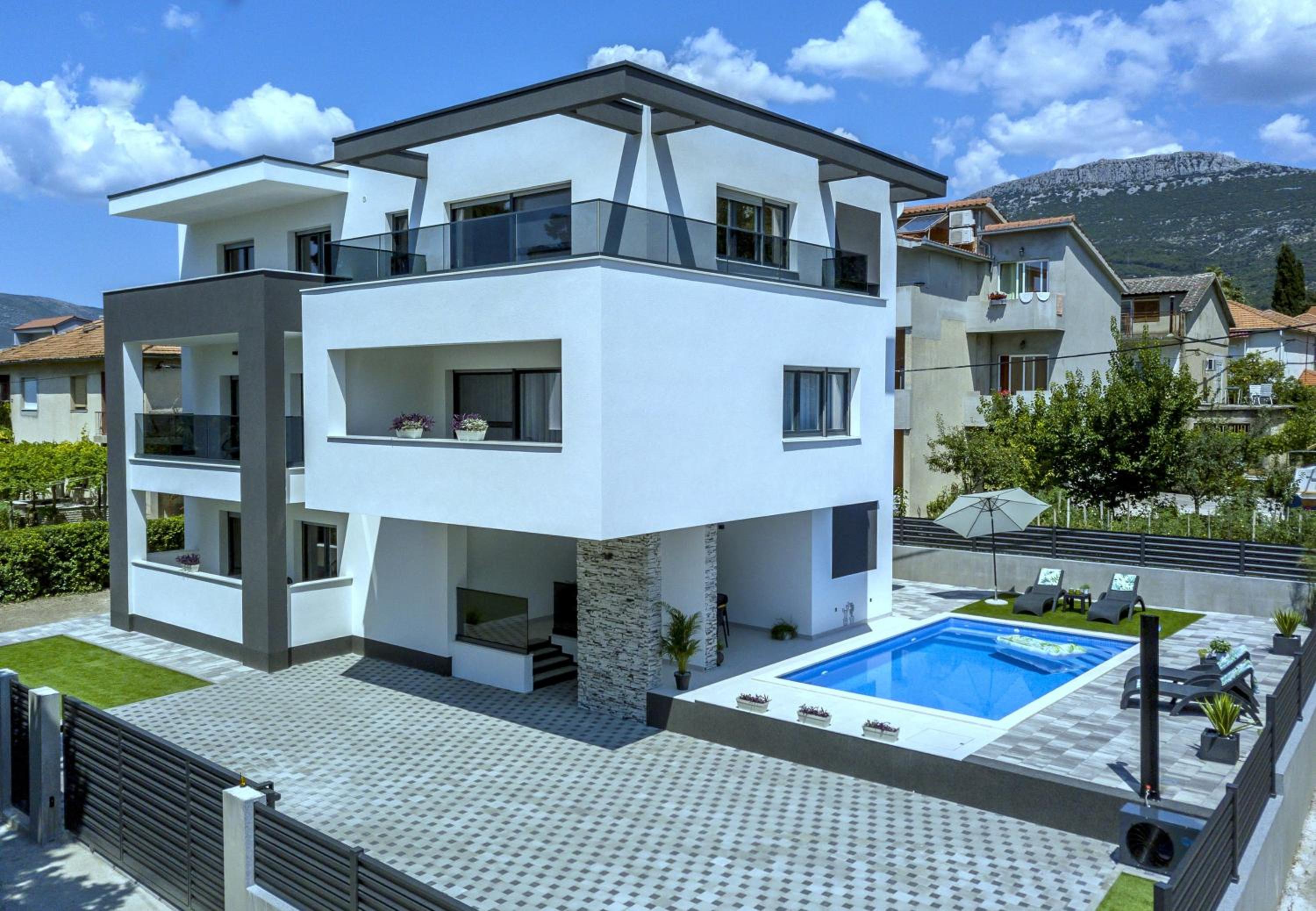 Hotel VILLA EMA KASTELA with private heated pool - Image 1