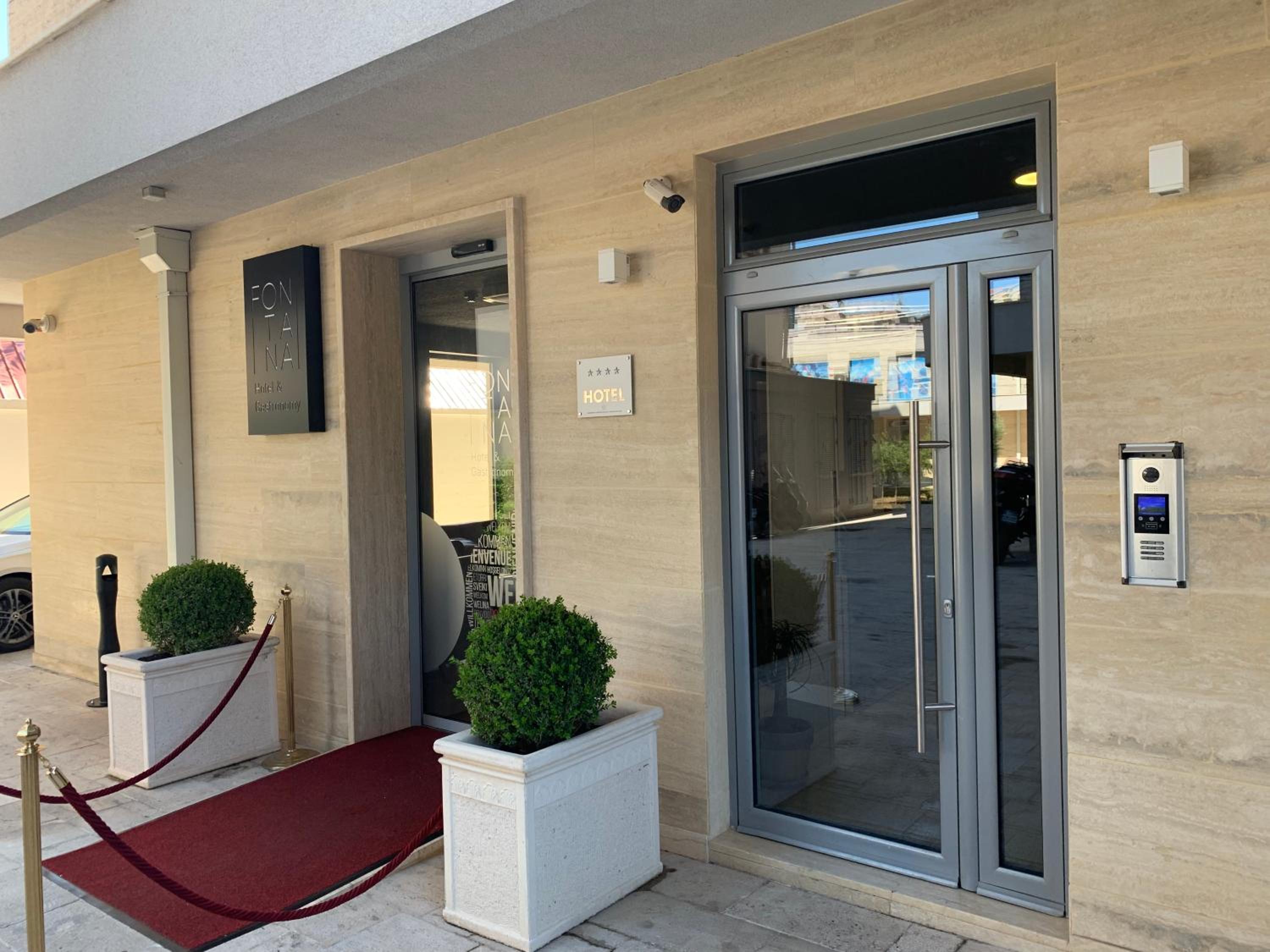 Panoramic sea view 3-bedroom apartment 50 m from the sea view 4