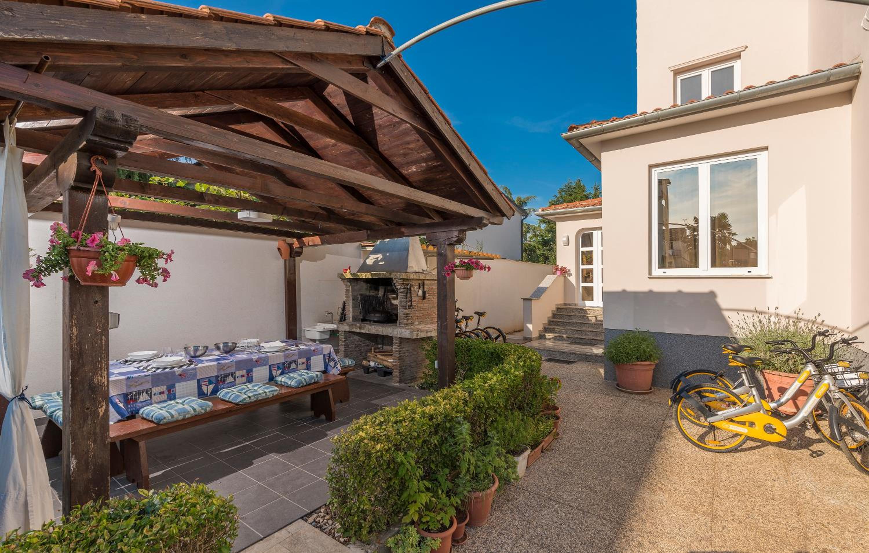Spacious 3-BR Apartment Vita - Free Bikes & Parking view 2