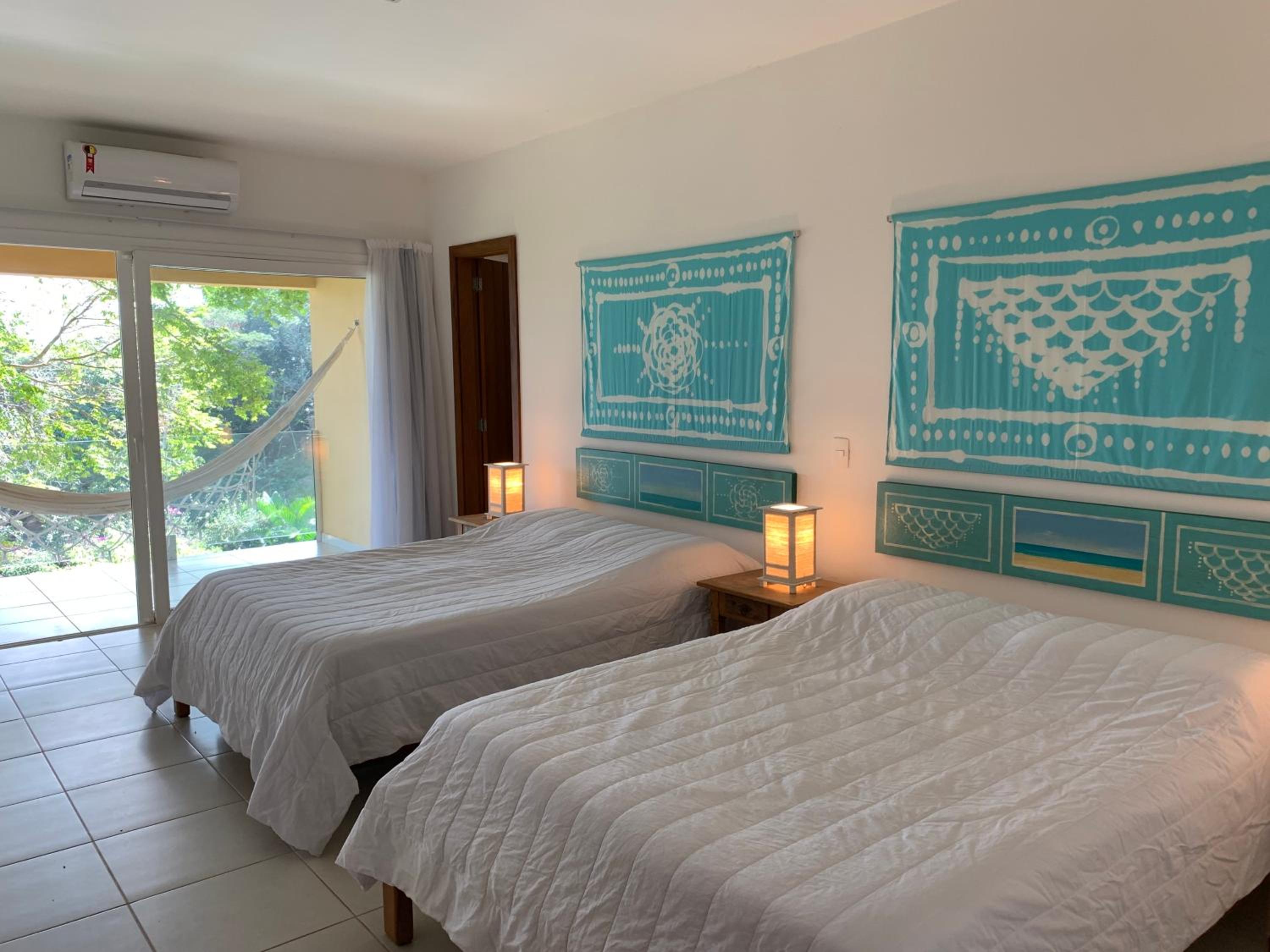 Praia da Ferradurinha Guest House