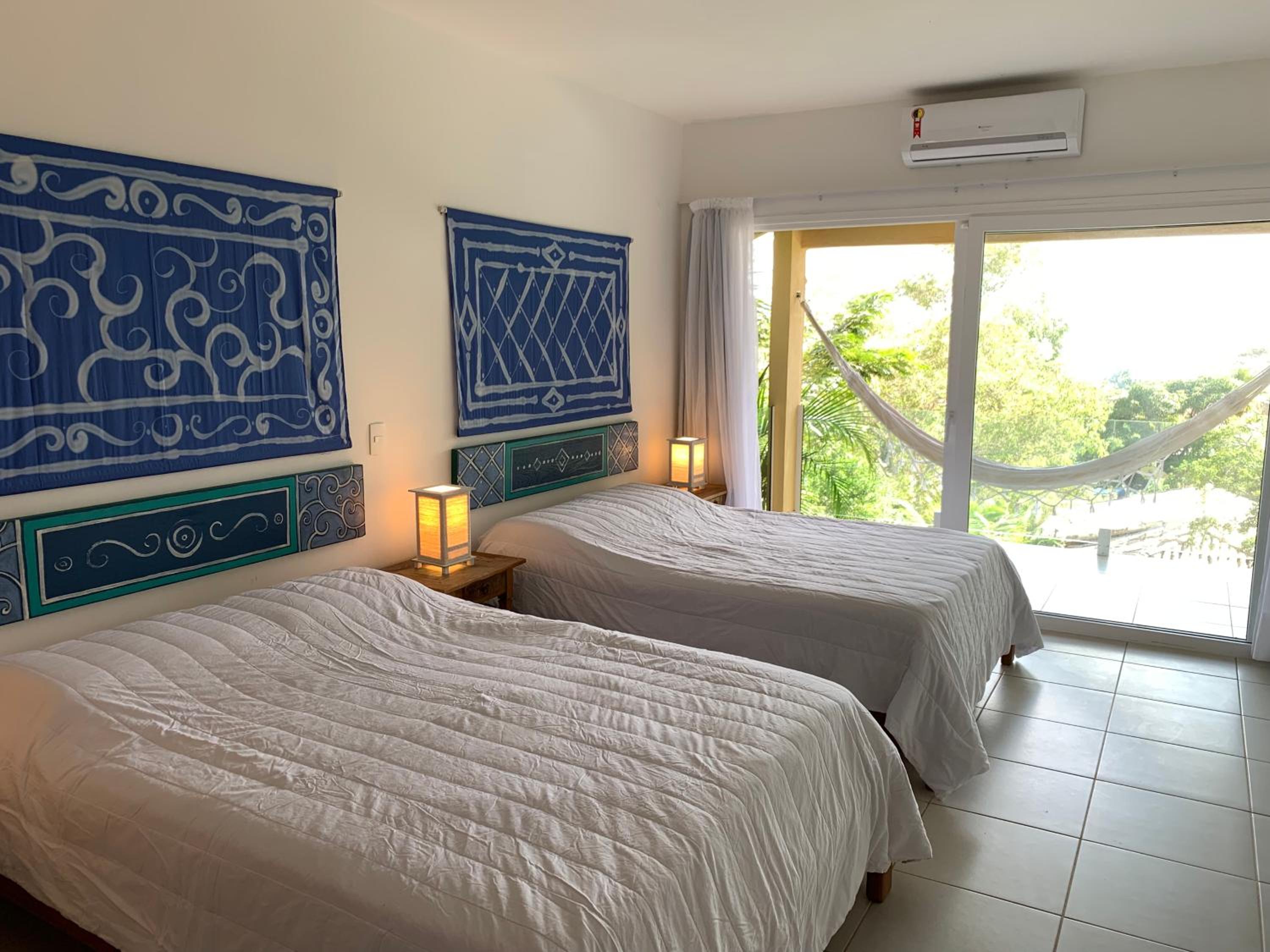 Praia da Ferradurinha Guest House