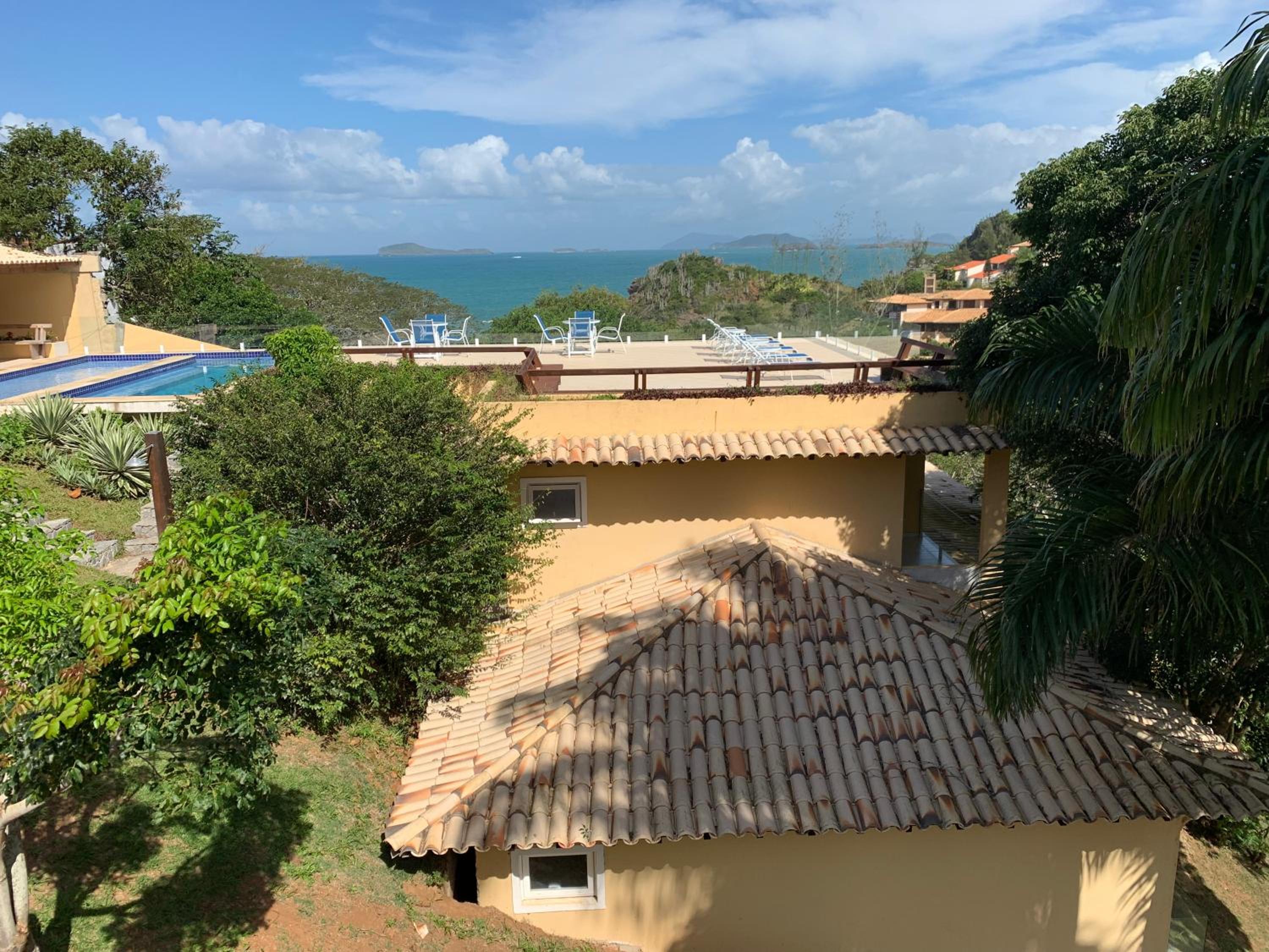 Praia da Ferradurinha Guest House