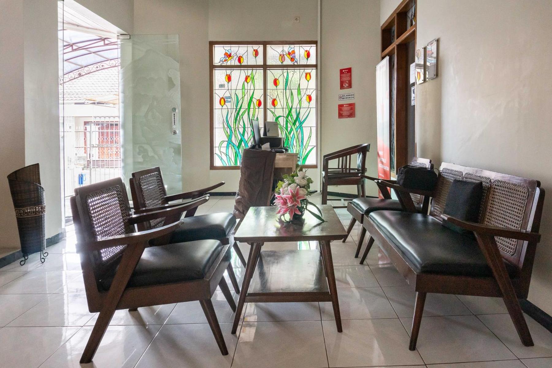 RedDoorz @ Soekarno Hatta Indah view 4