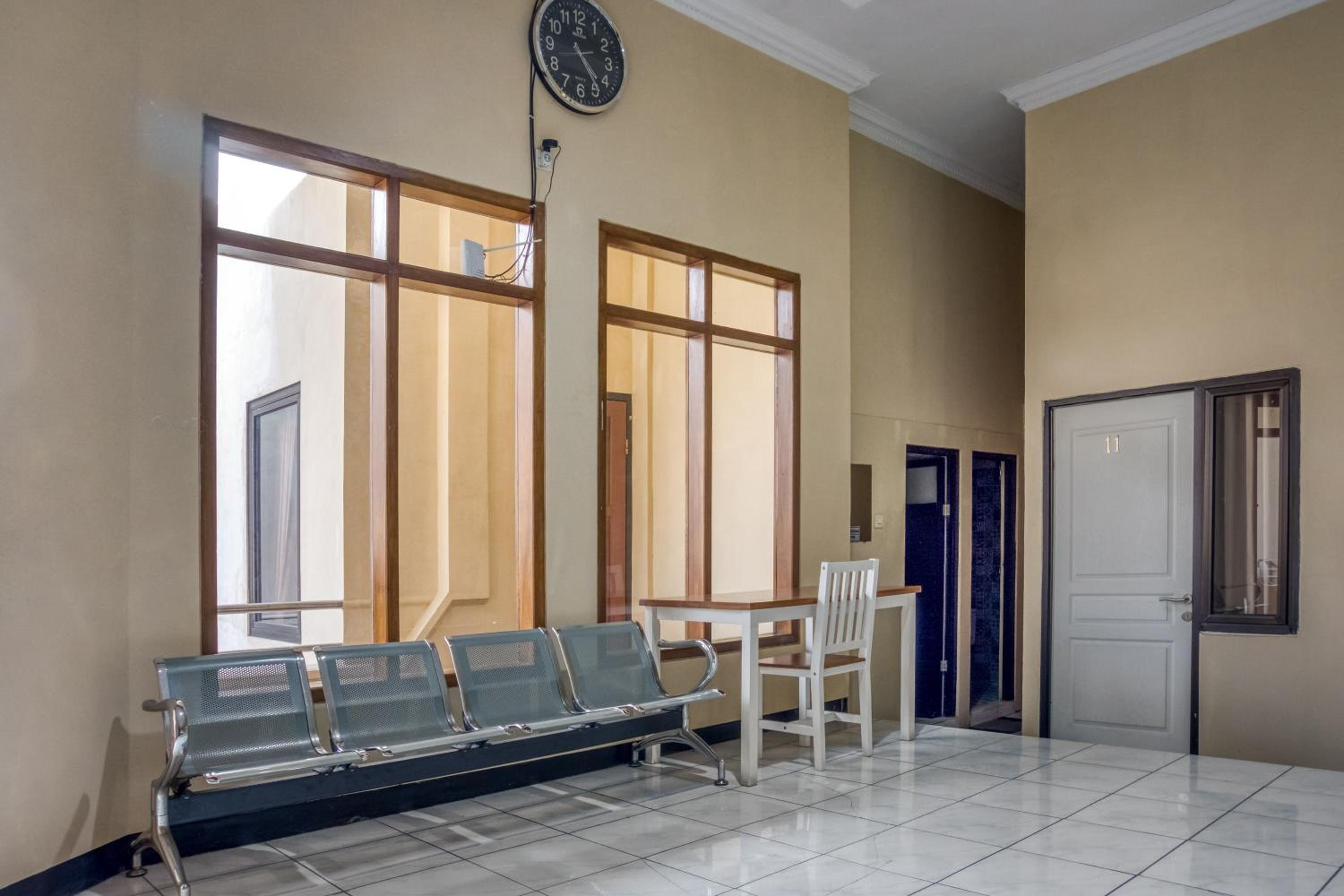 RedDoorz @ Soekarno Hatta Indah view 5