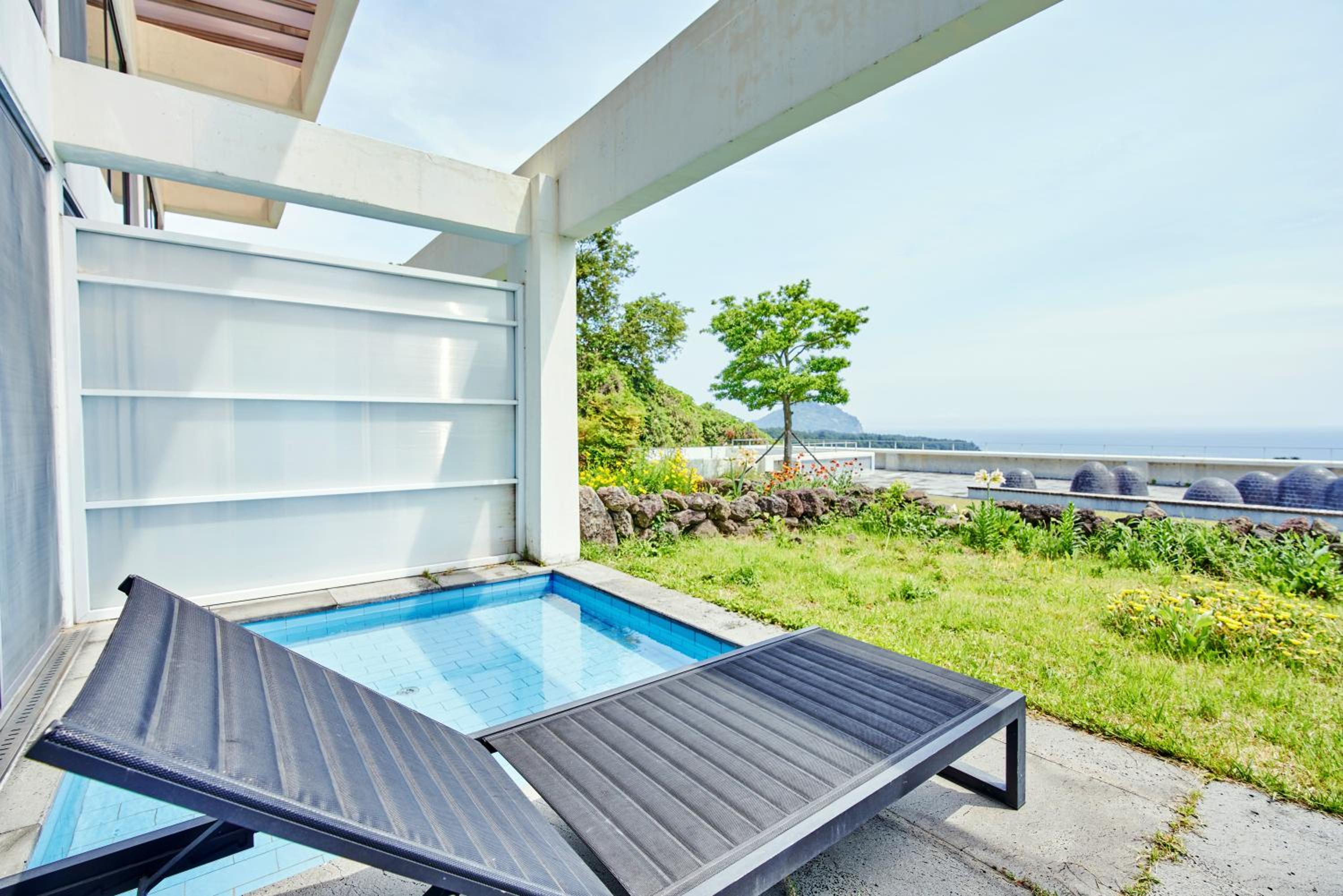 Jeju Bom stay & Art Gallery