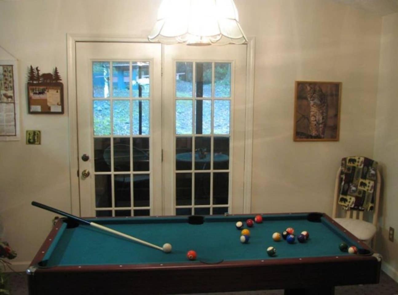 Cozy Creek - A Romantic Smoky Mountain Escape - Relax in a sheltered hot tub with creek-side & holler views - 3 mi to Gatlinburg, P Forge and National Park view 5