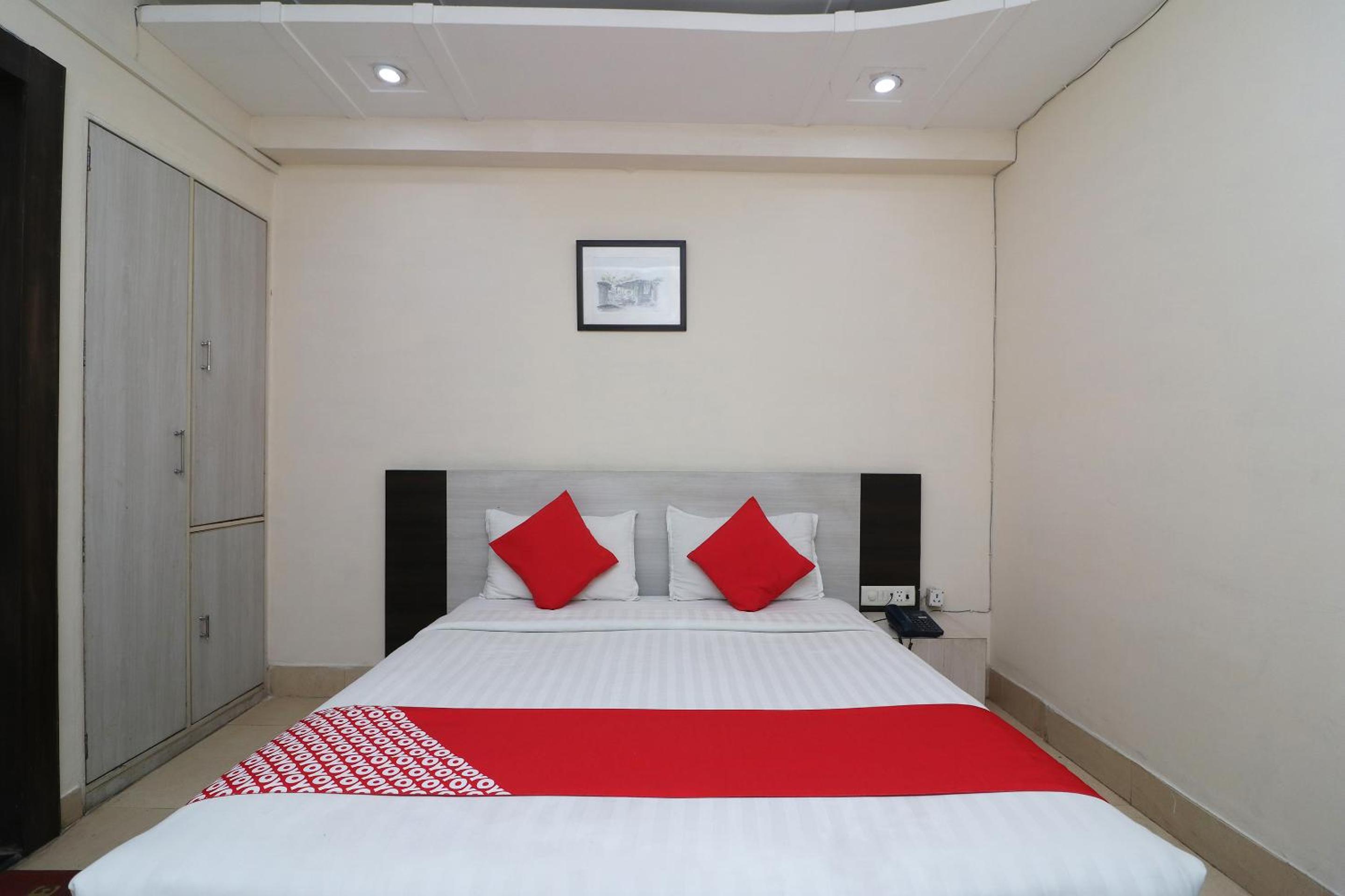 Hotel Mandiram - Property Image 6