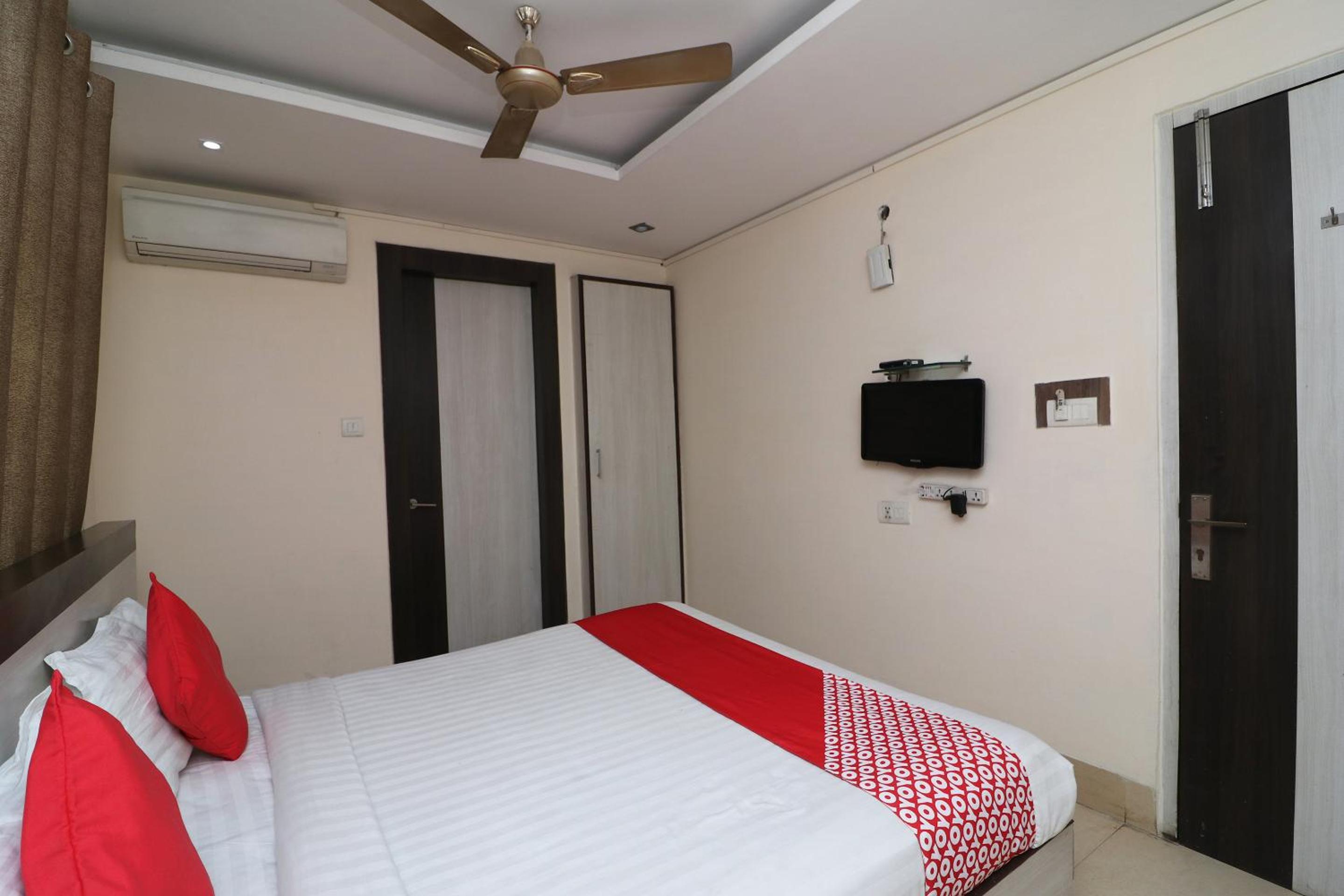 Hotel Mandiram - Property Image 2