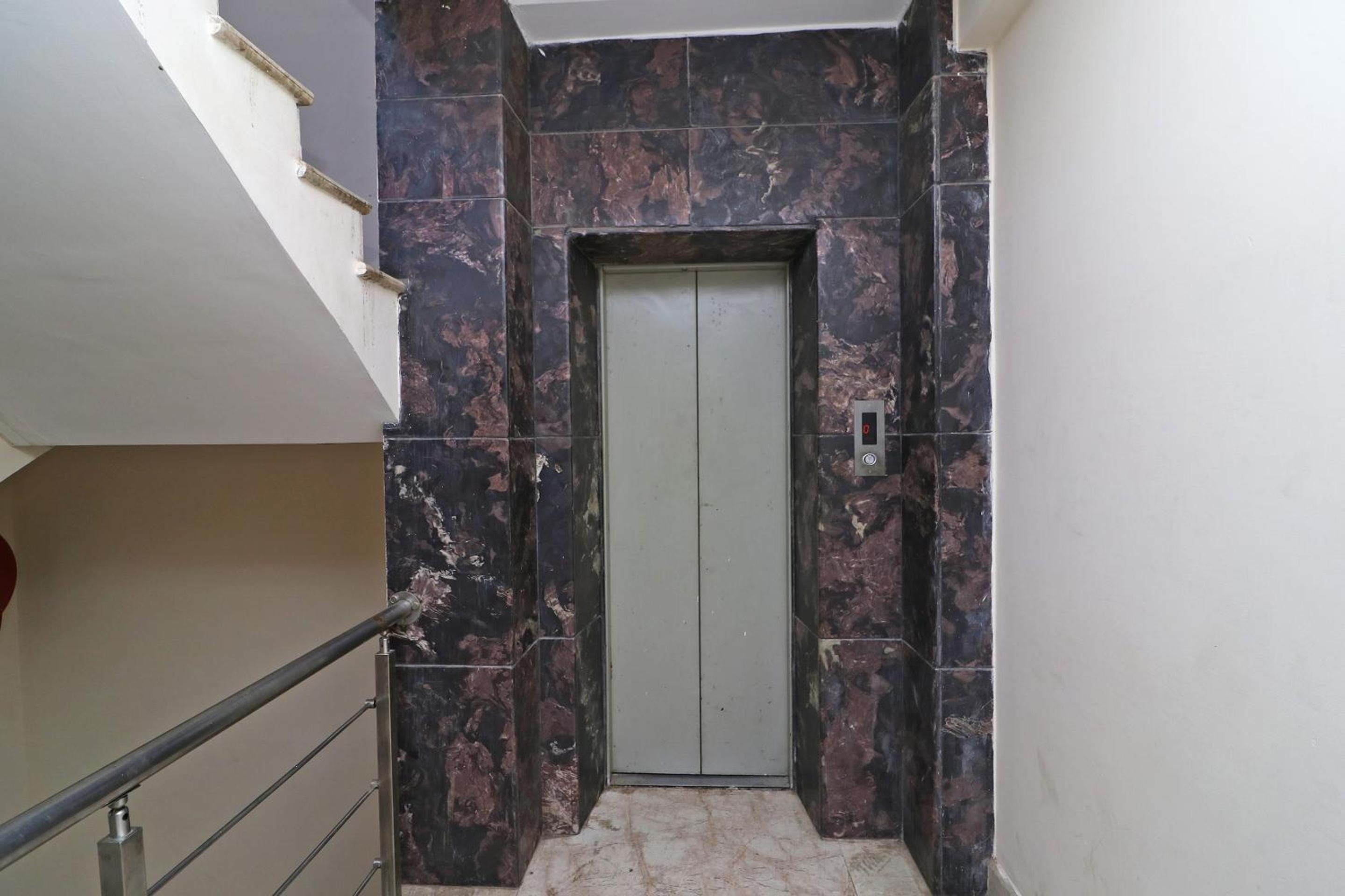 Hotel Mandiram - Property Image 1