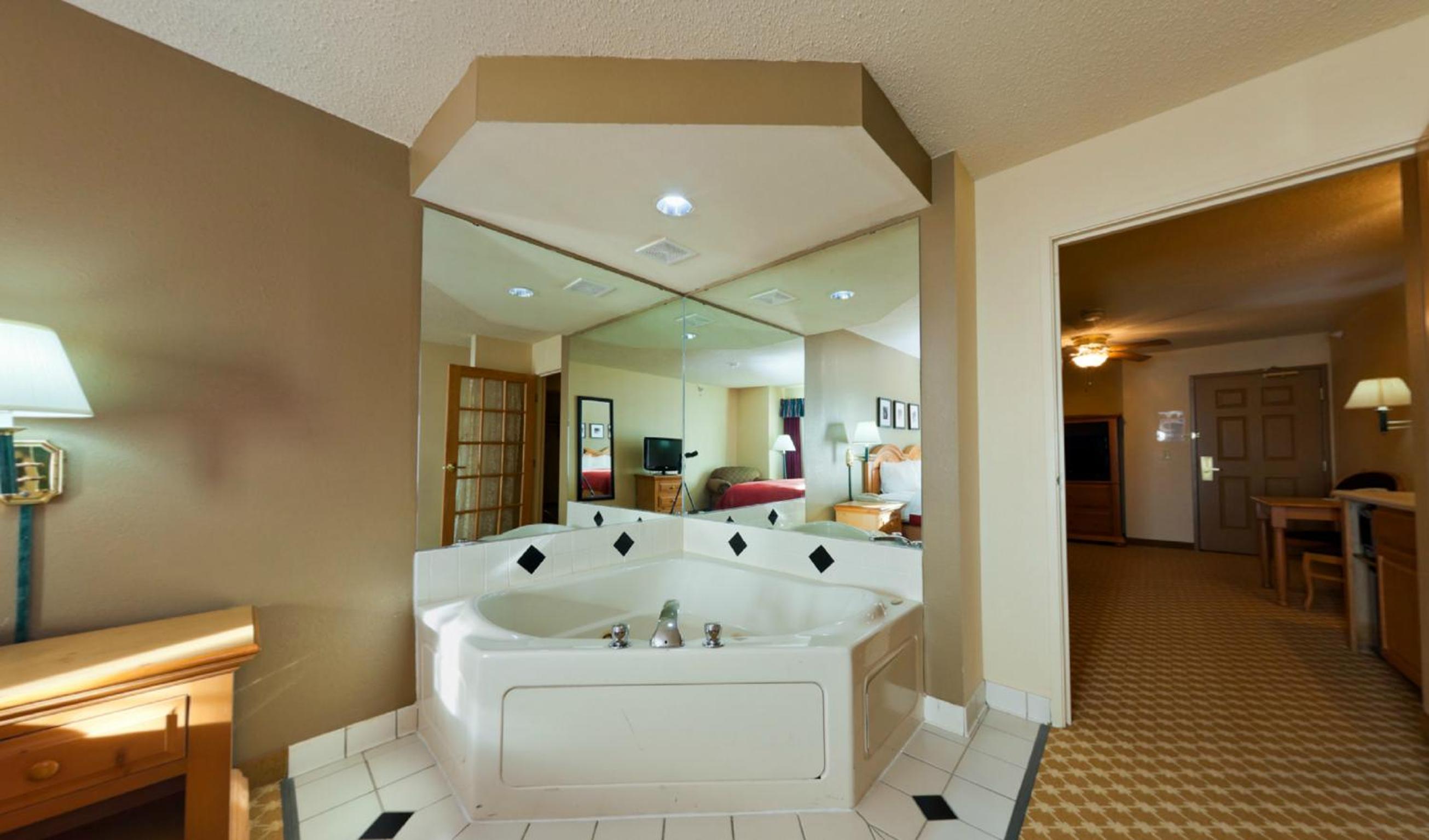 Galesburg Vacations - AmericInn by Wyndham, Galesburg, IL - Property Image 17