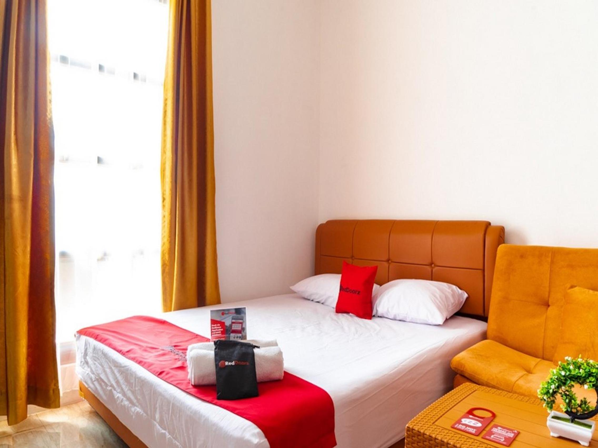 RedDoorz near Cipinang Indah Mall