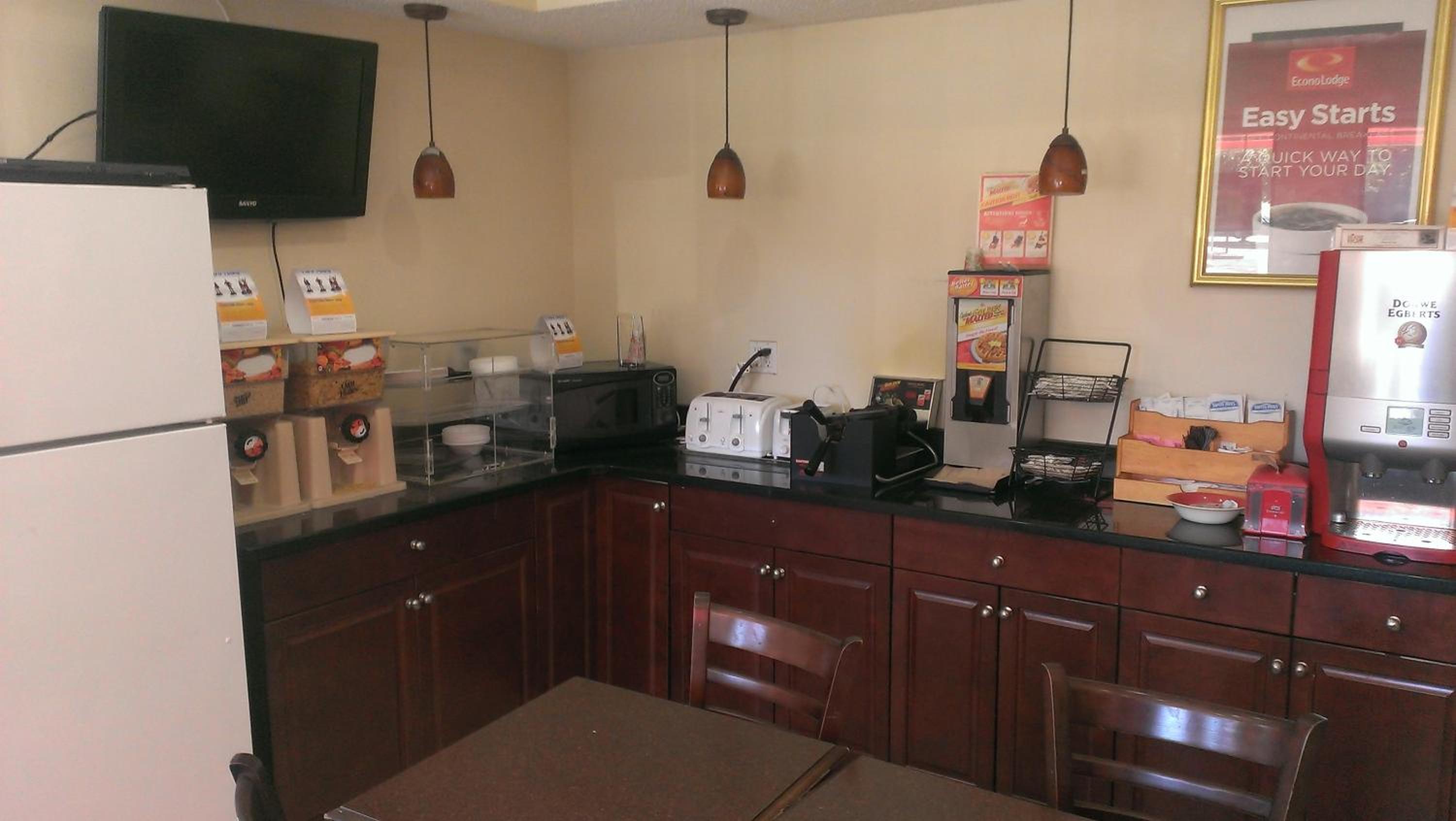 Norwalk CA Vacations - Red Carpet Inn Norwalk - Property Image 12