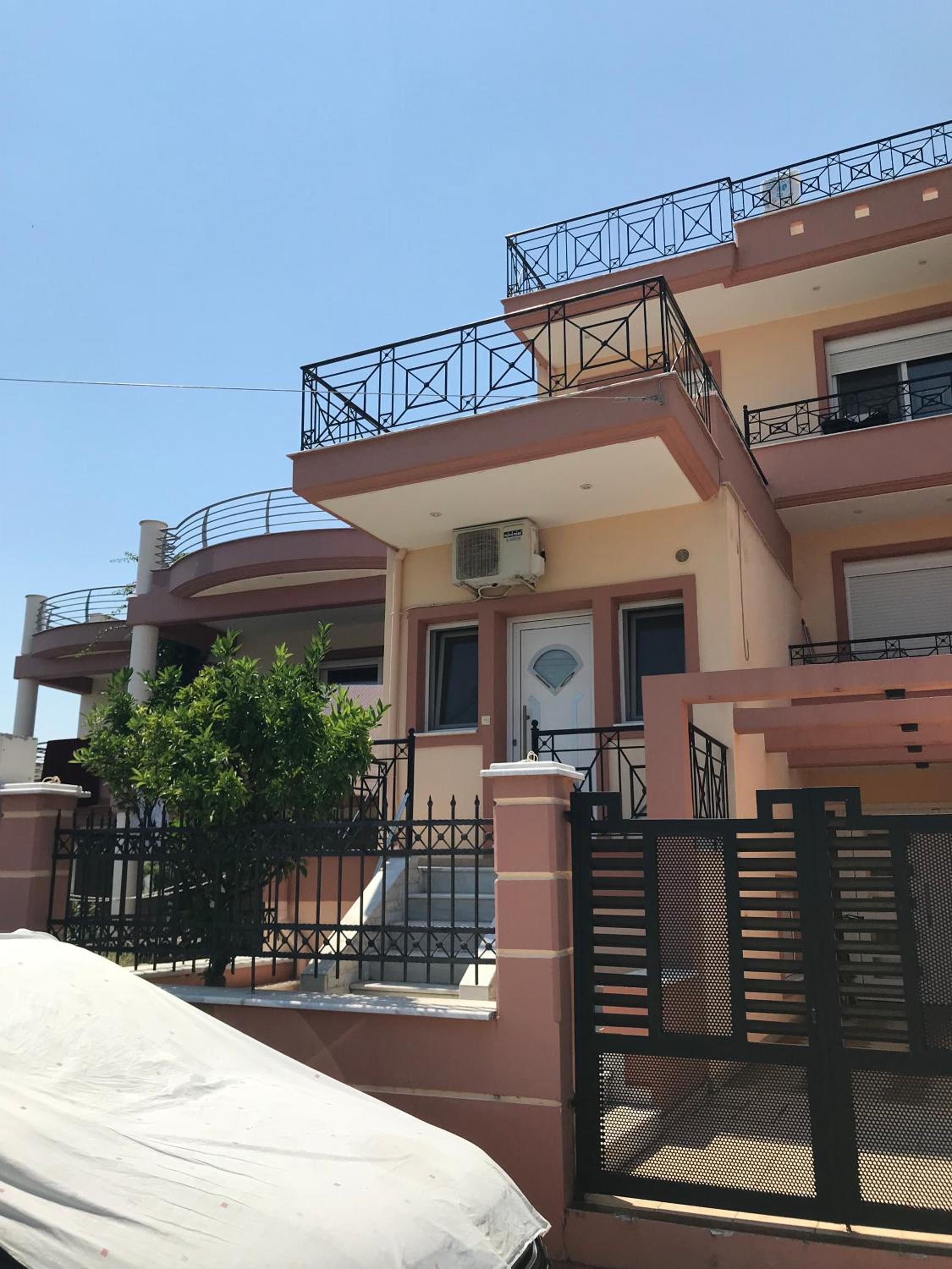 Maria Lux Apartments view 3