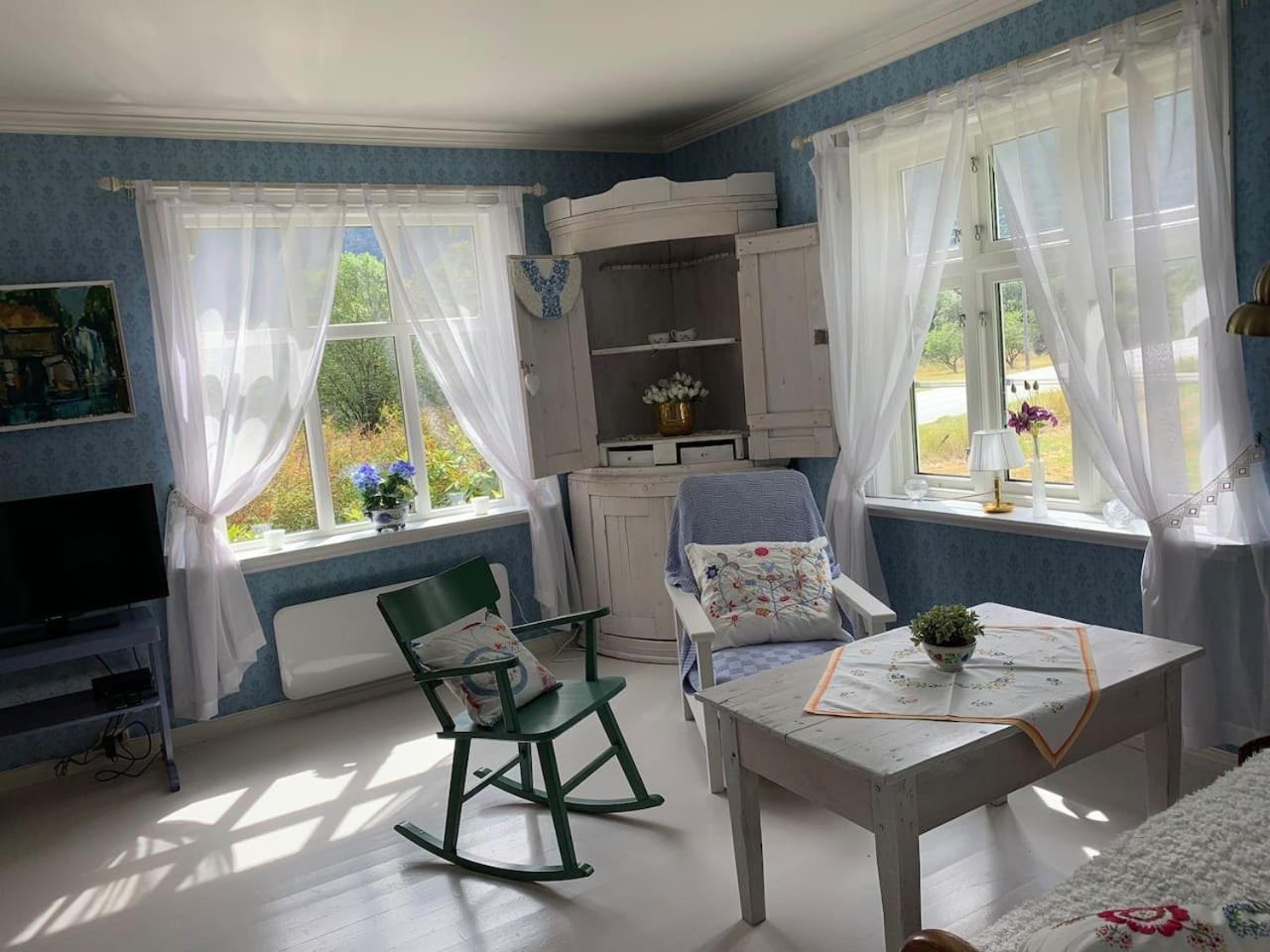 Aobrio Holidayhouse, authentic norwegian farmhouse close to Flåm view 2
