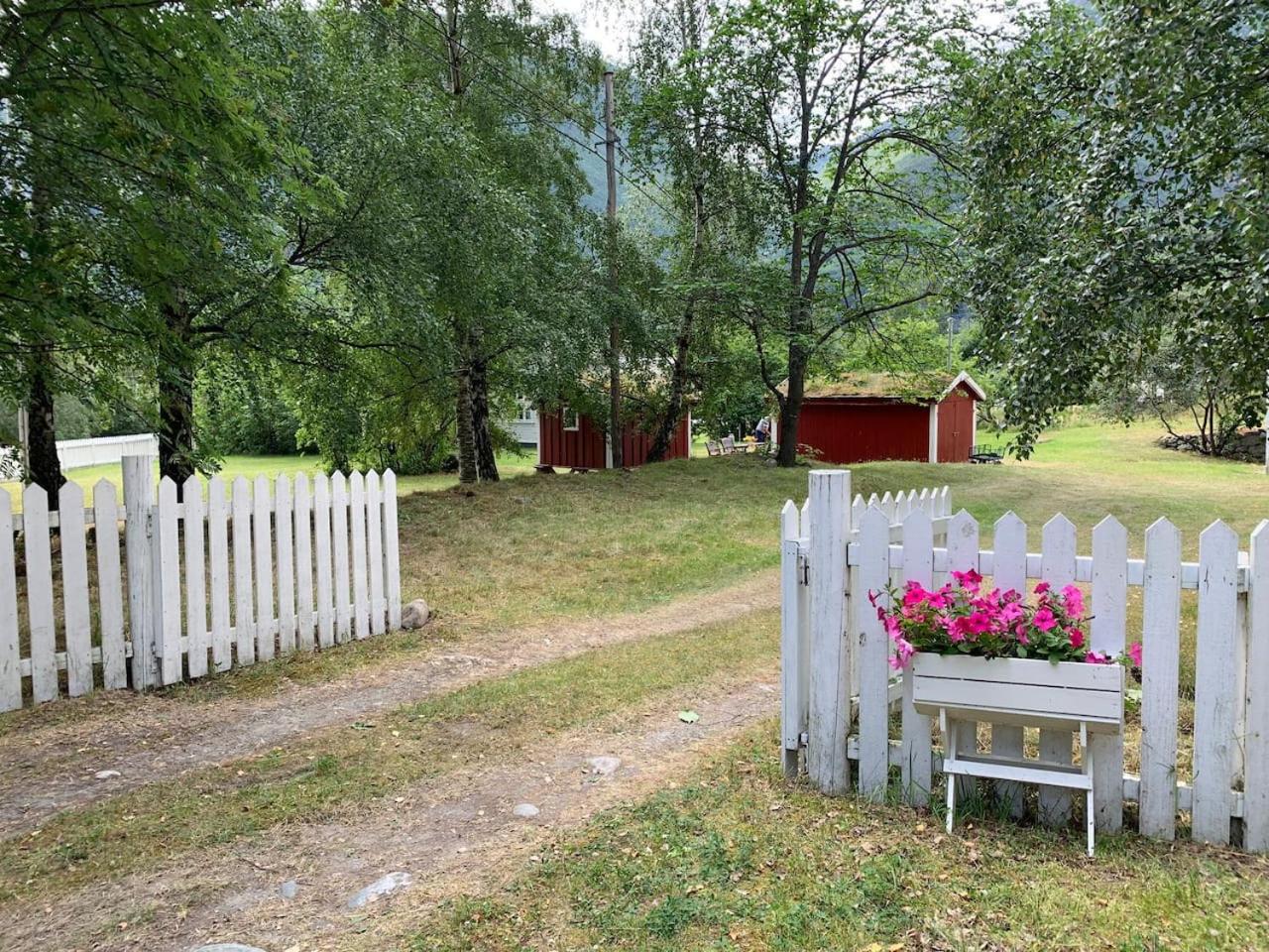 Aobrio Holidayhouse, authentic norwegian farmhouse close to Flåm view 3