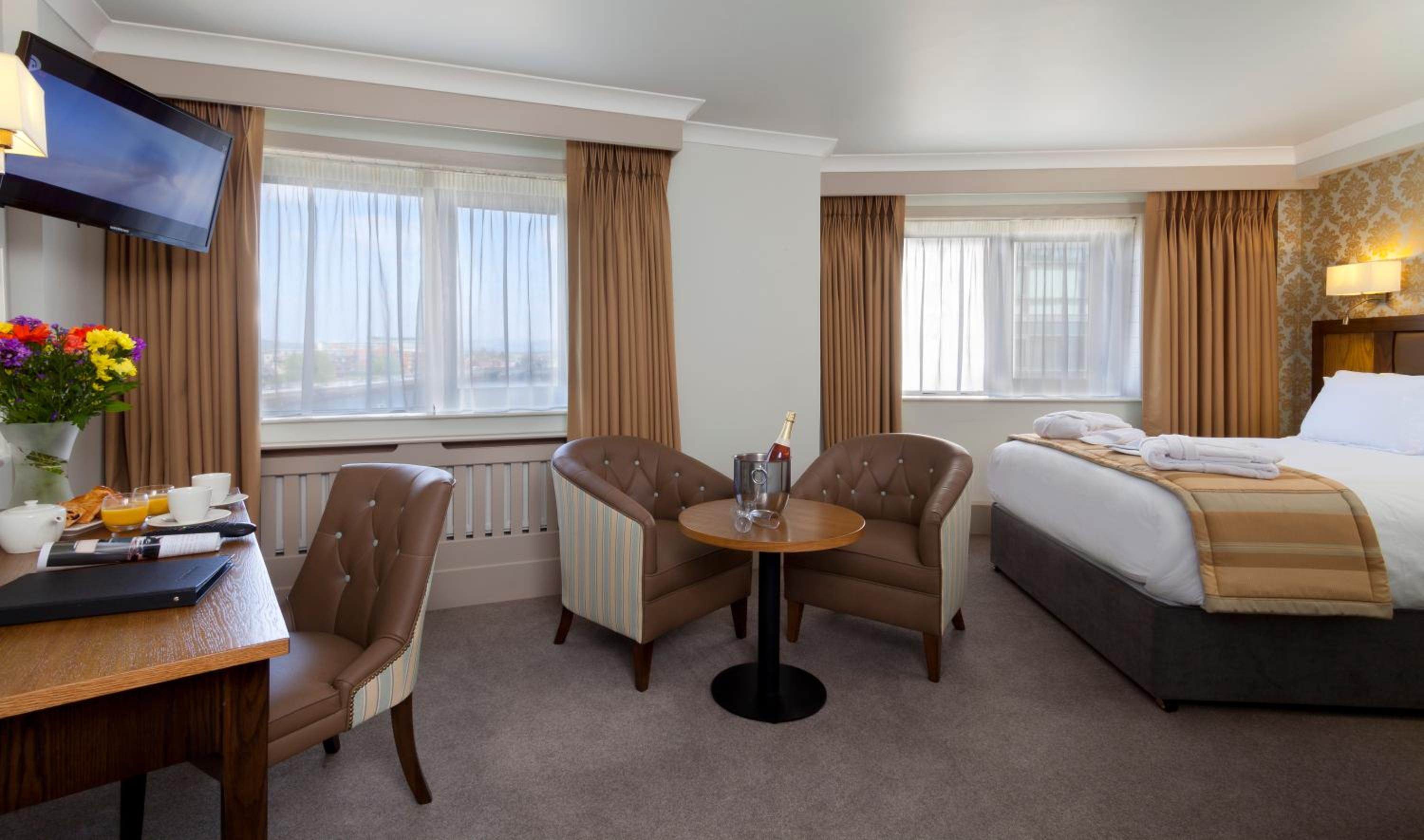 Limerick Vacations - Limerick City Hotel - Property Image 1
