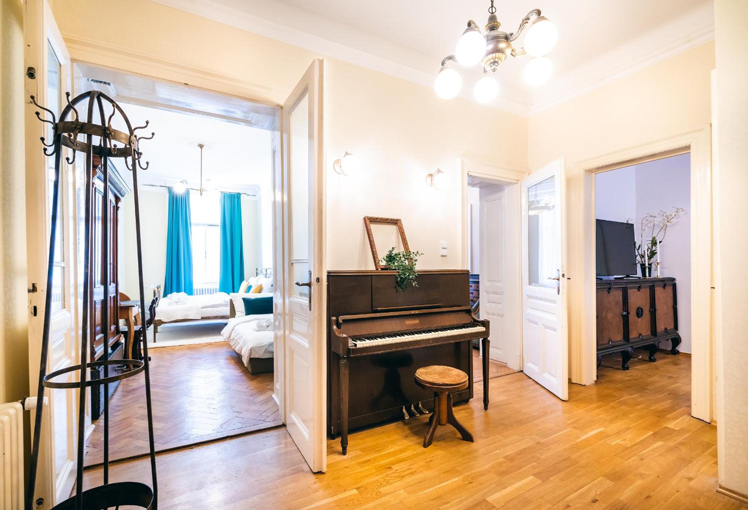 Luxurious Kafka family apt in Old Town
