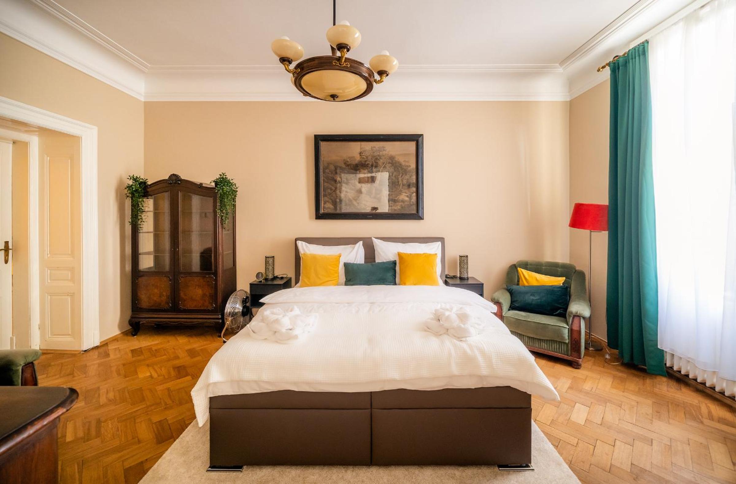 Luxurious Kafka family apt in Old Town