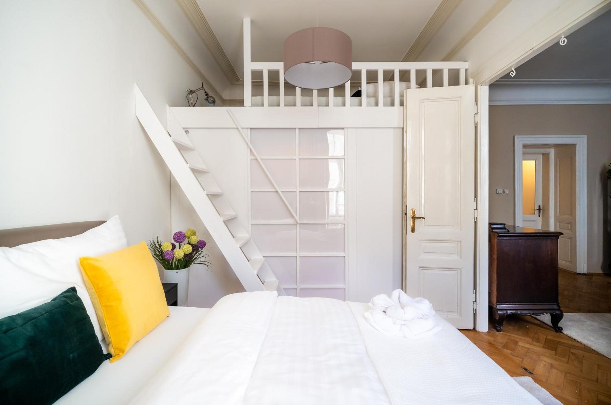 Luxurious Kafka family apt in Old Town