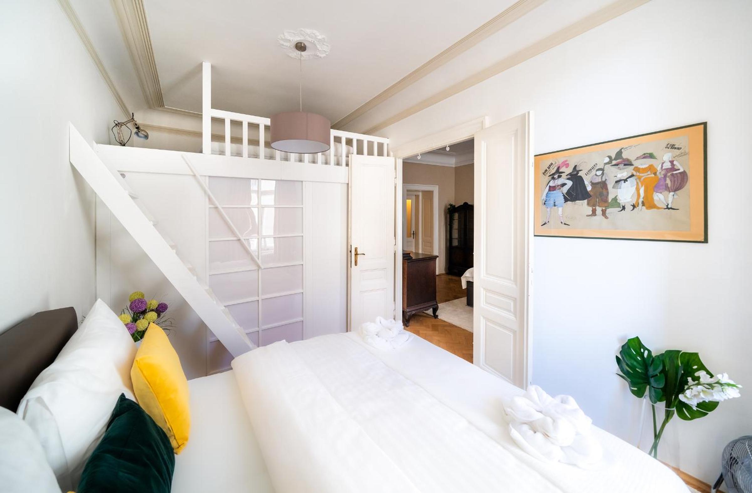 Luxurious Kafka family apt in Old Town
