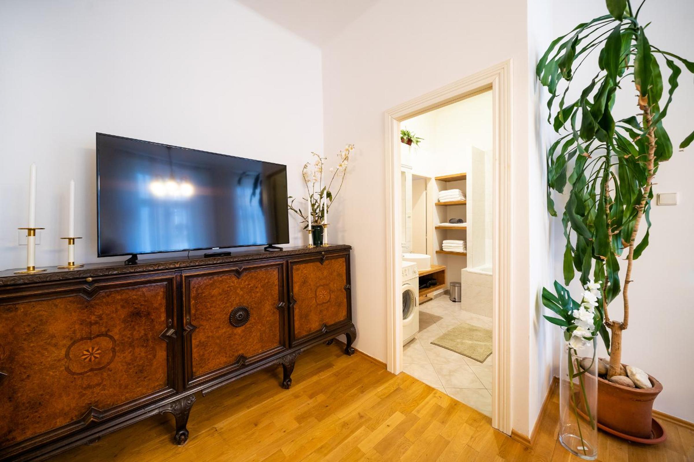 Luxurious Kafka family apt in Old Town