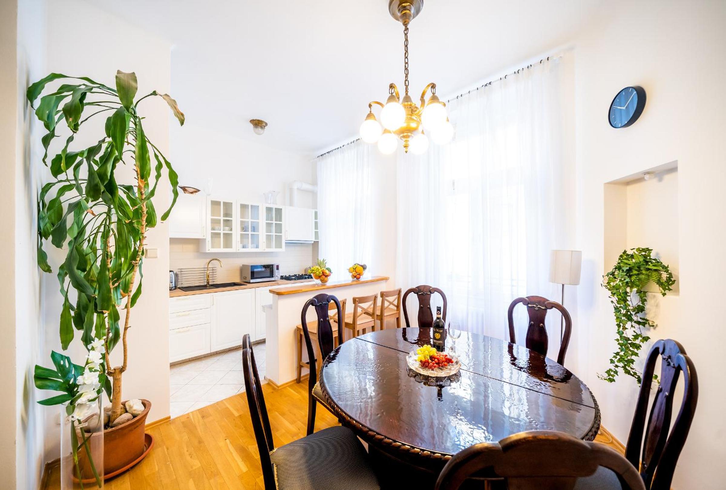 Luxurious Kafka family apt in Old Town